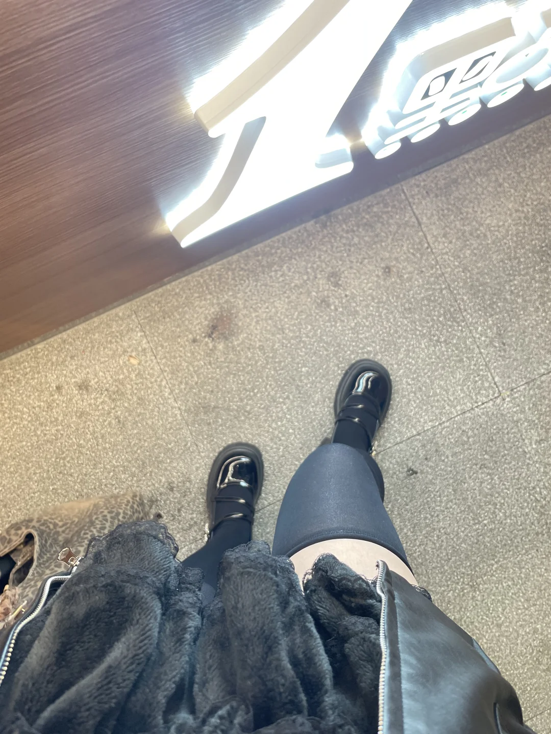 过膝袜逃不过的卷边