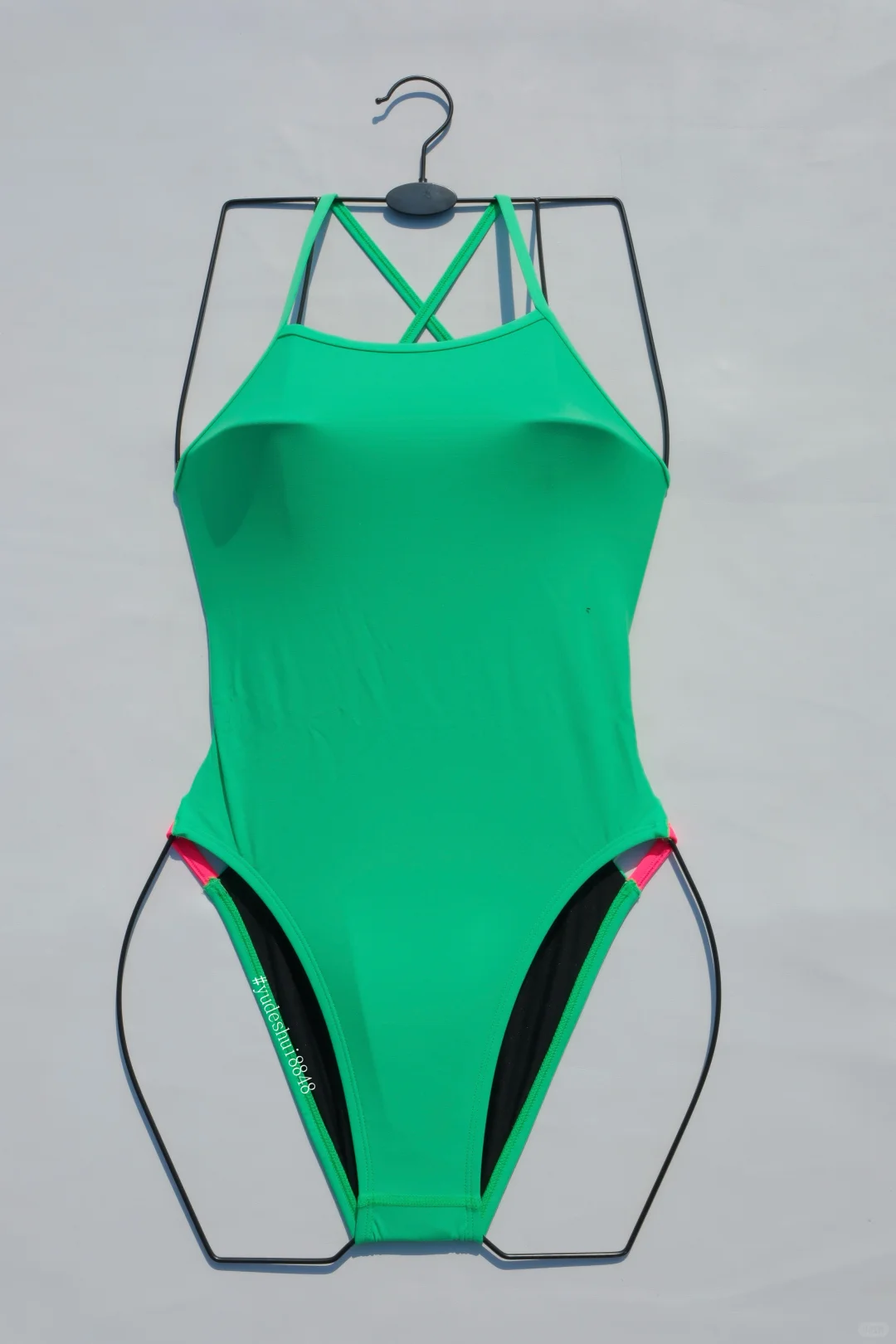 看到这条泳衣你会选哪个颜色