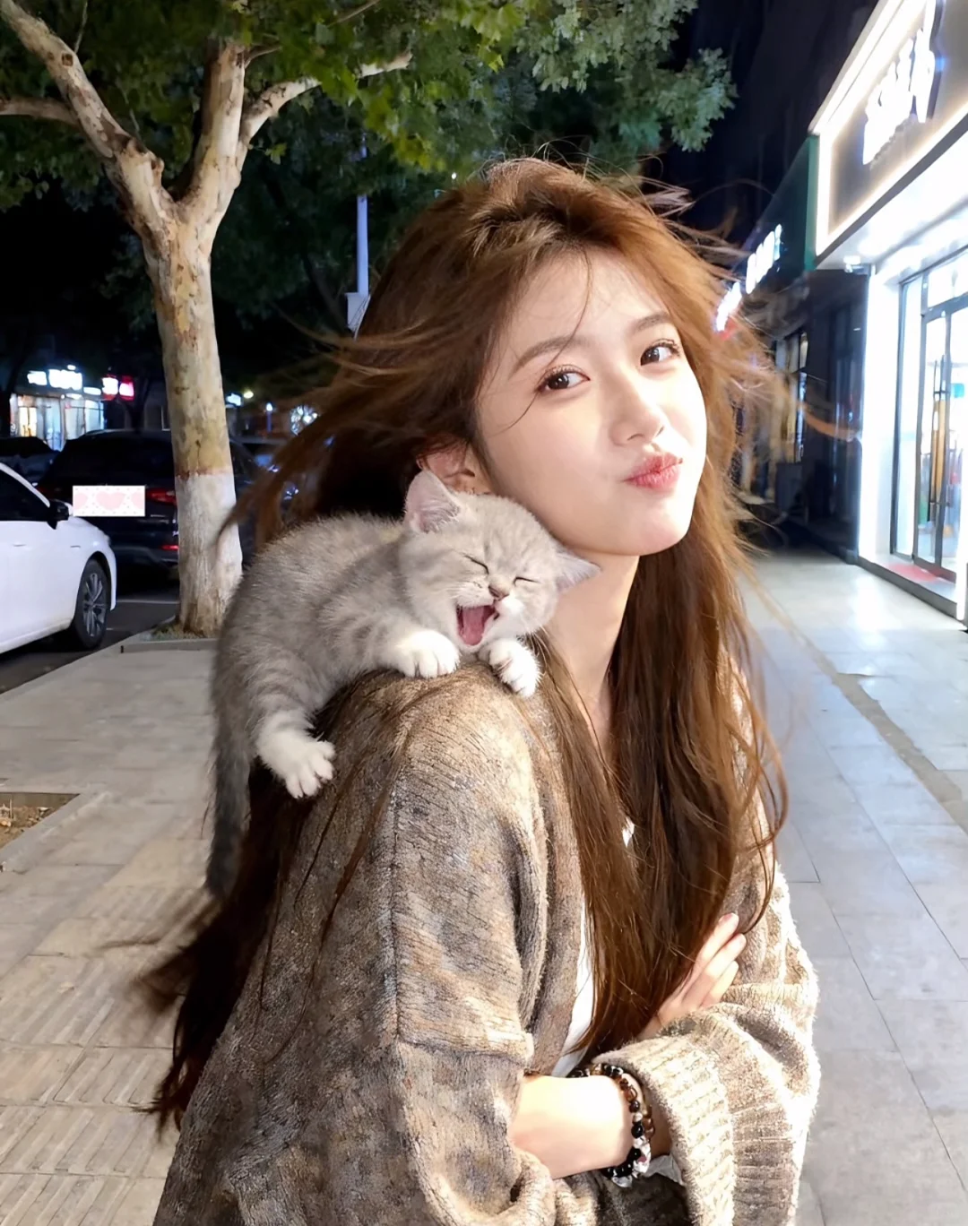 她好像“一闪一闪”的小星星