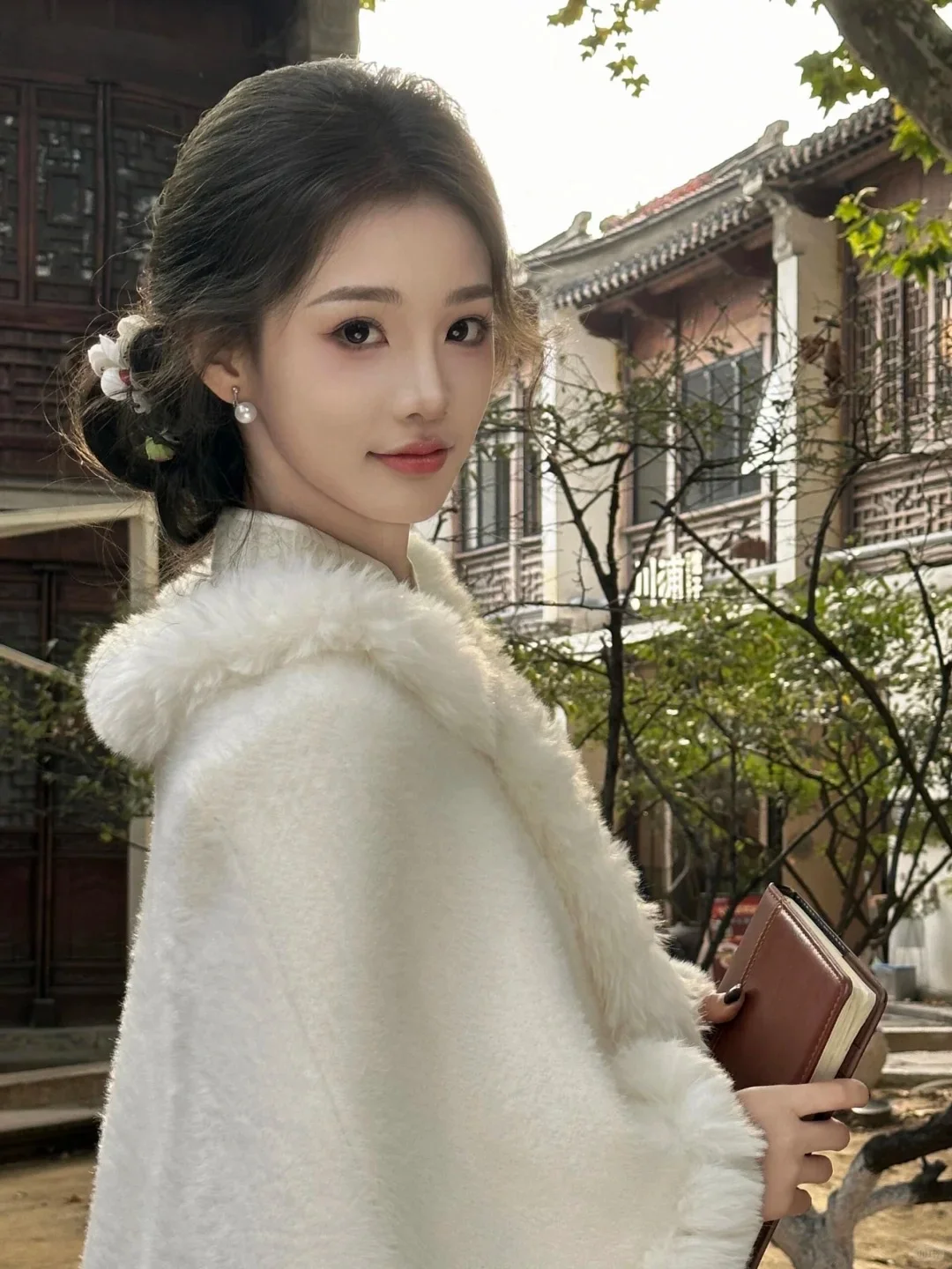 在济南冬天不体验一次毛茸茸的国风旗袍嘛