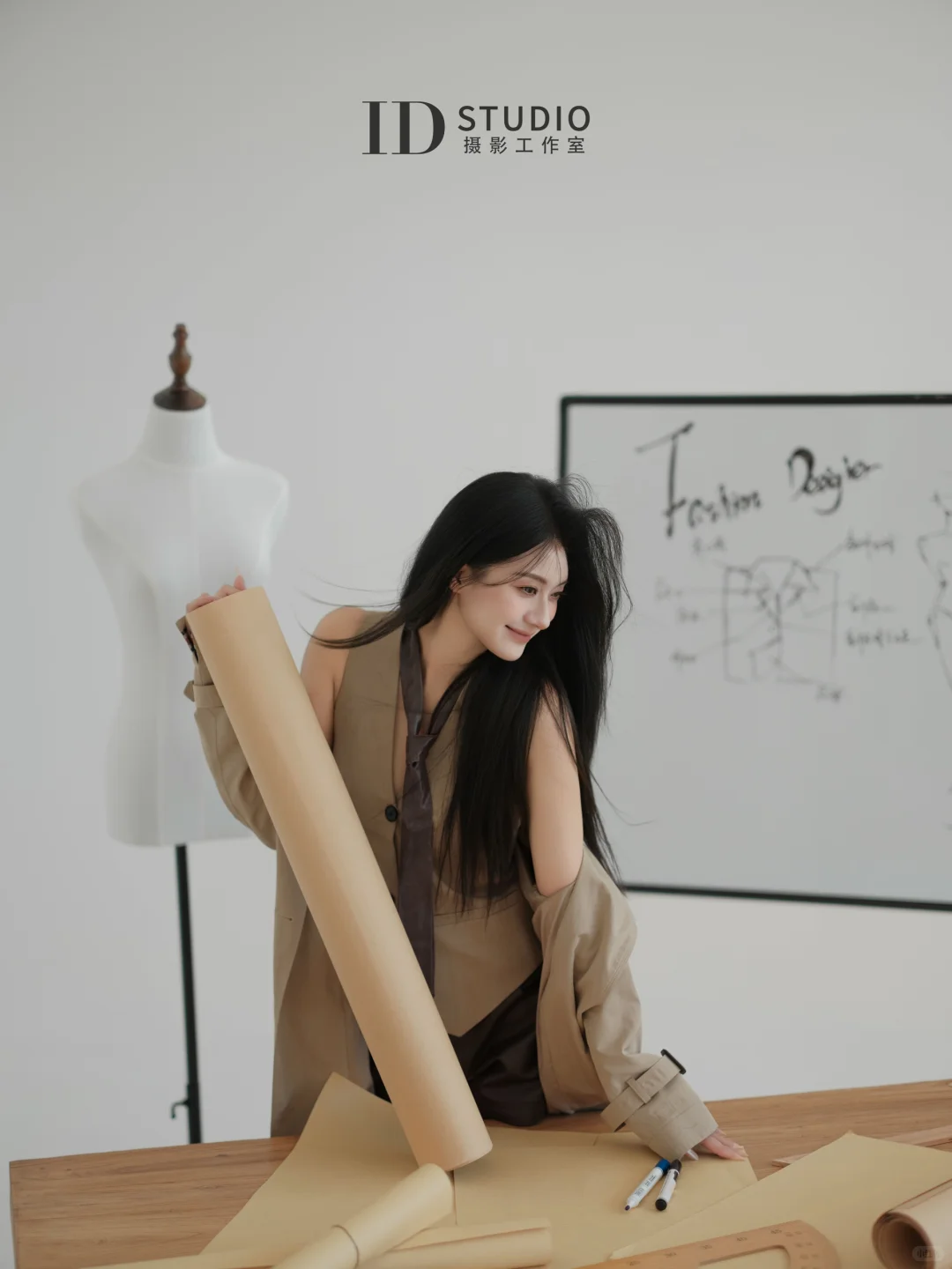 美女服装设计师👔