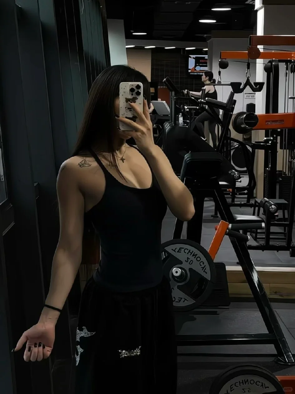 健身｜女孩子的练胸日