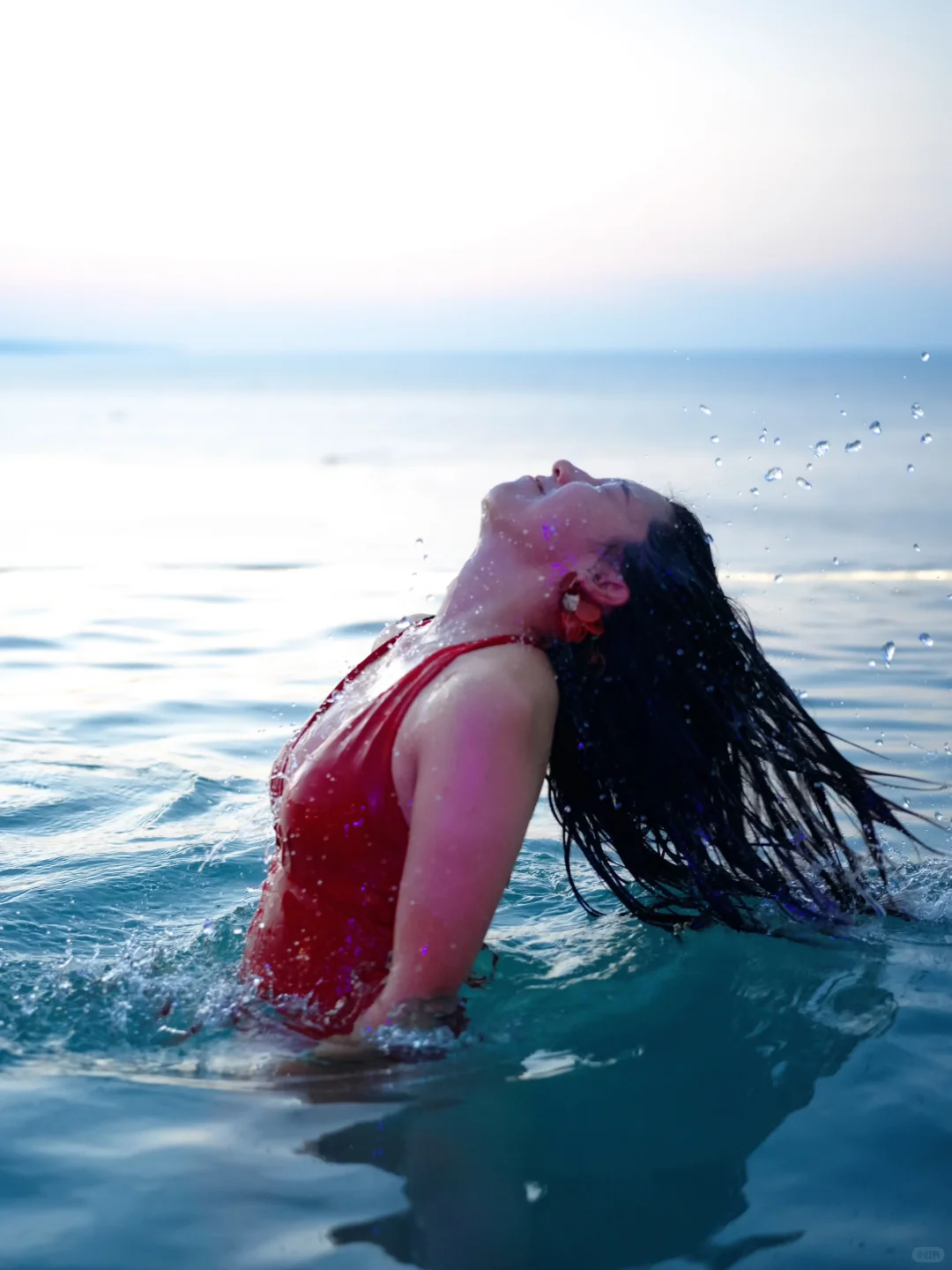 小众泳衣推荐 无边泳池