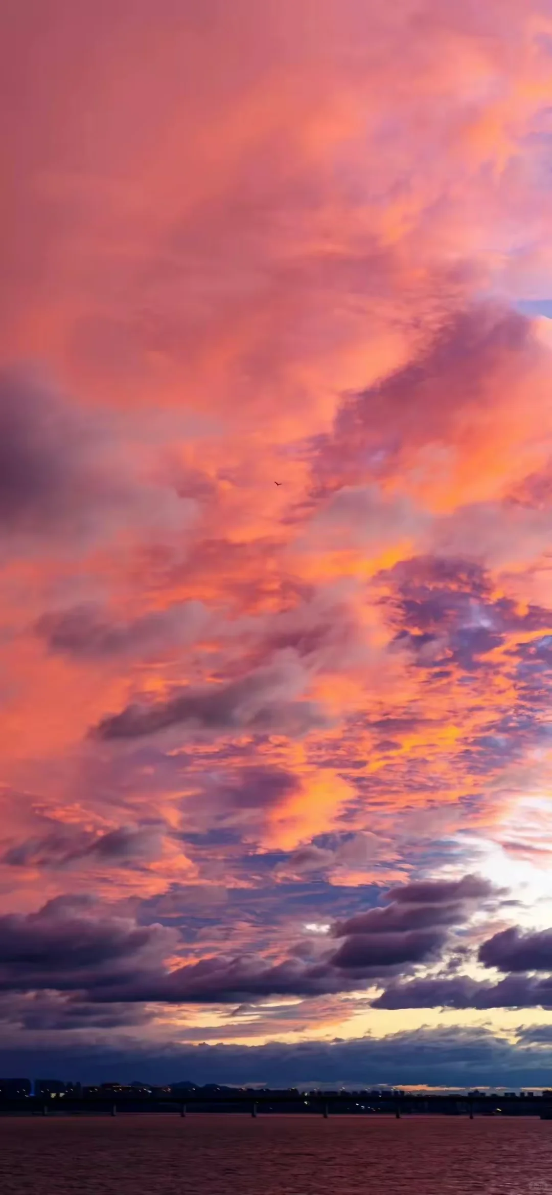 蓝色的天空，蓝色的气球，高清壁纸