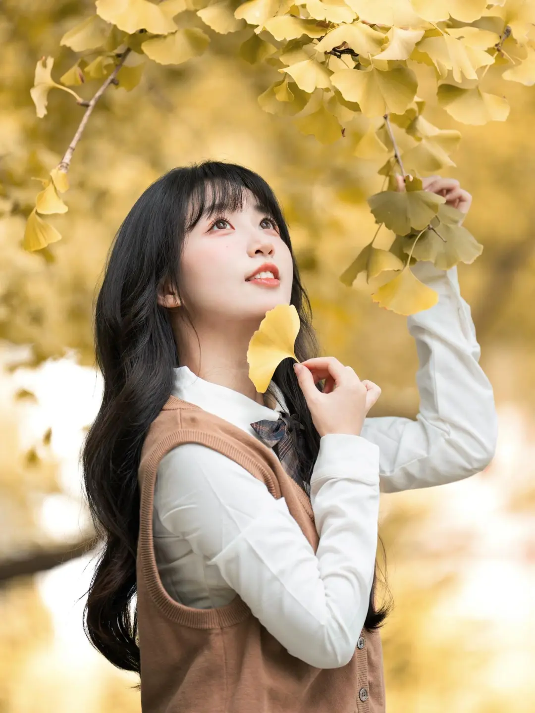 秋天银杏叶甜妹风拍照姿势，姐妹们收藏啦！