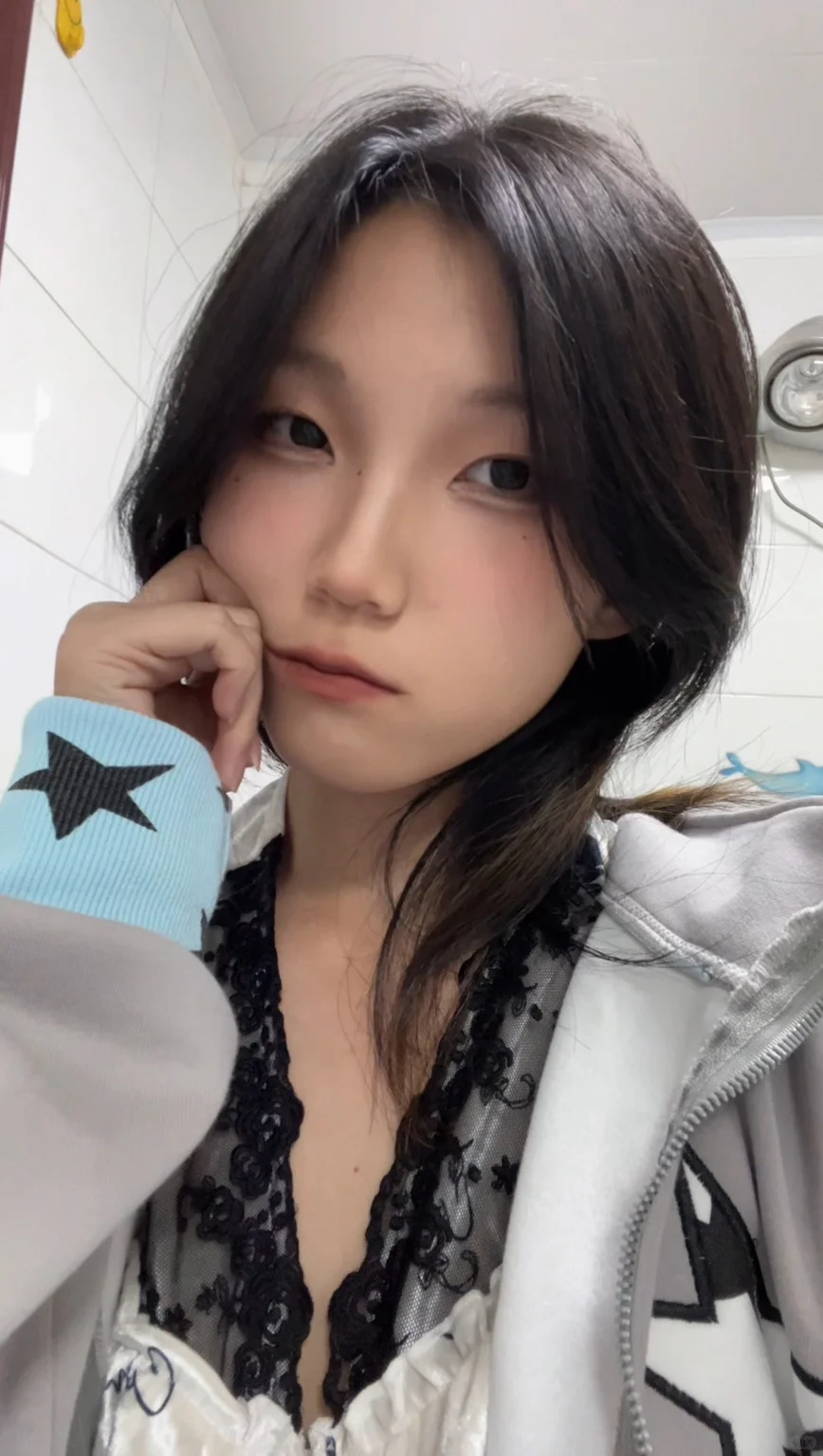 骗你的，我根本没遇到女神