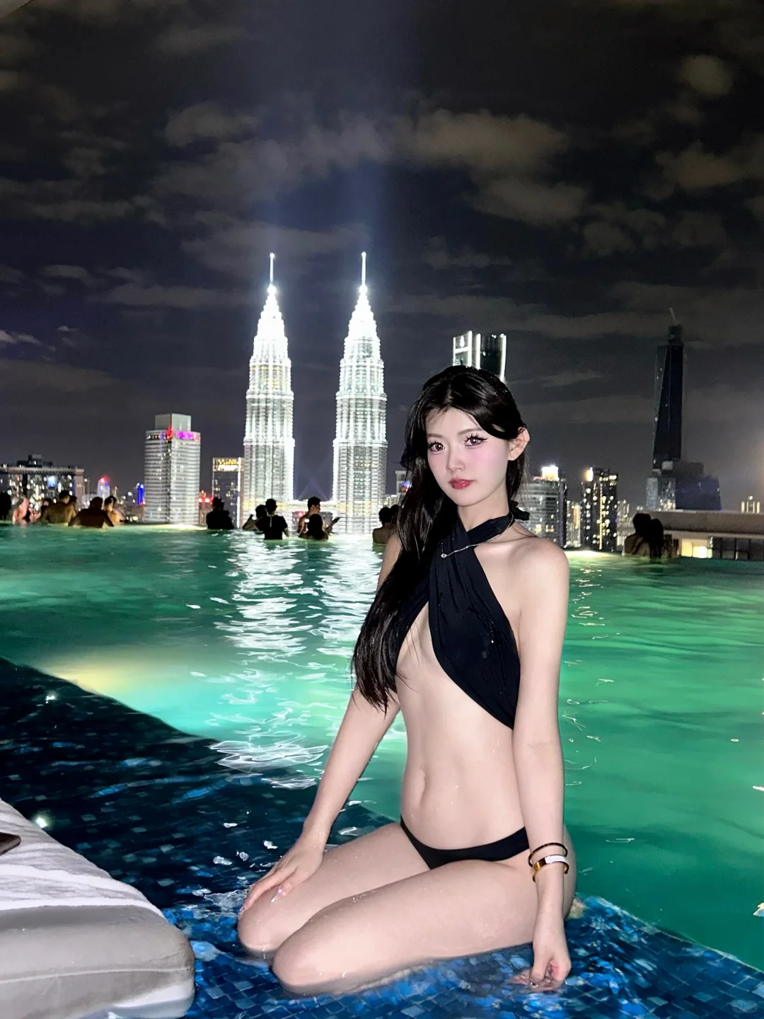 一定要拍的泳池夜景～