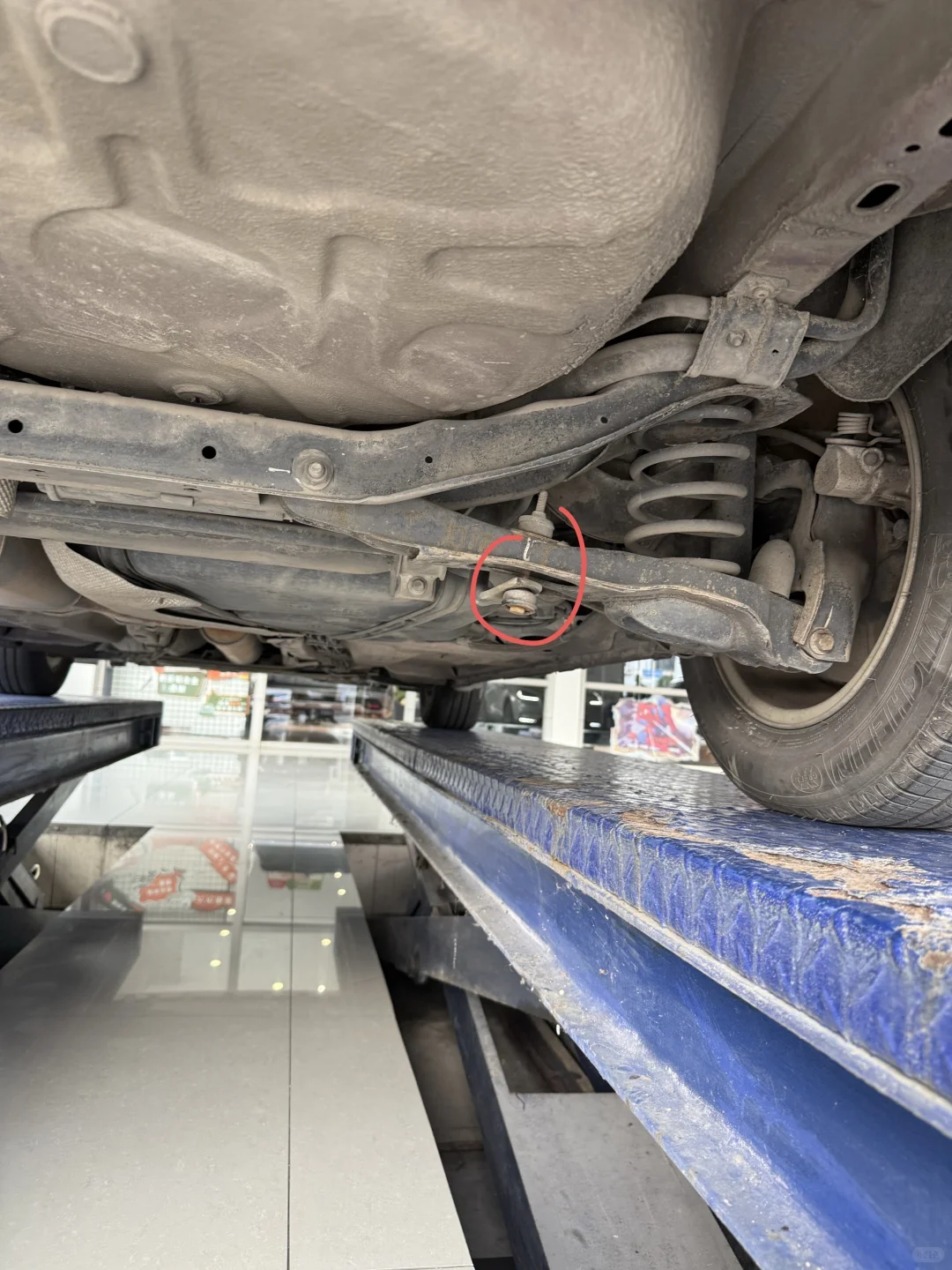 今天给小福换了后悬挂平衡杆胶套