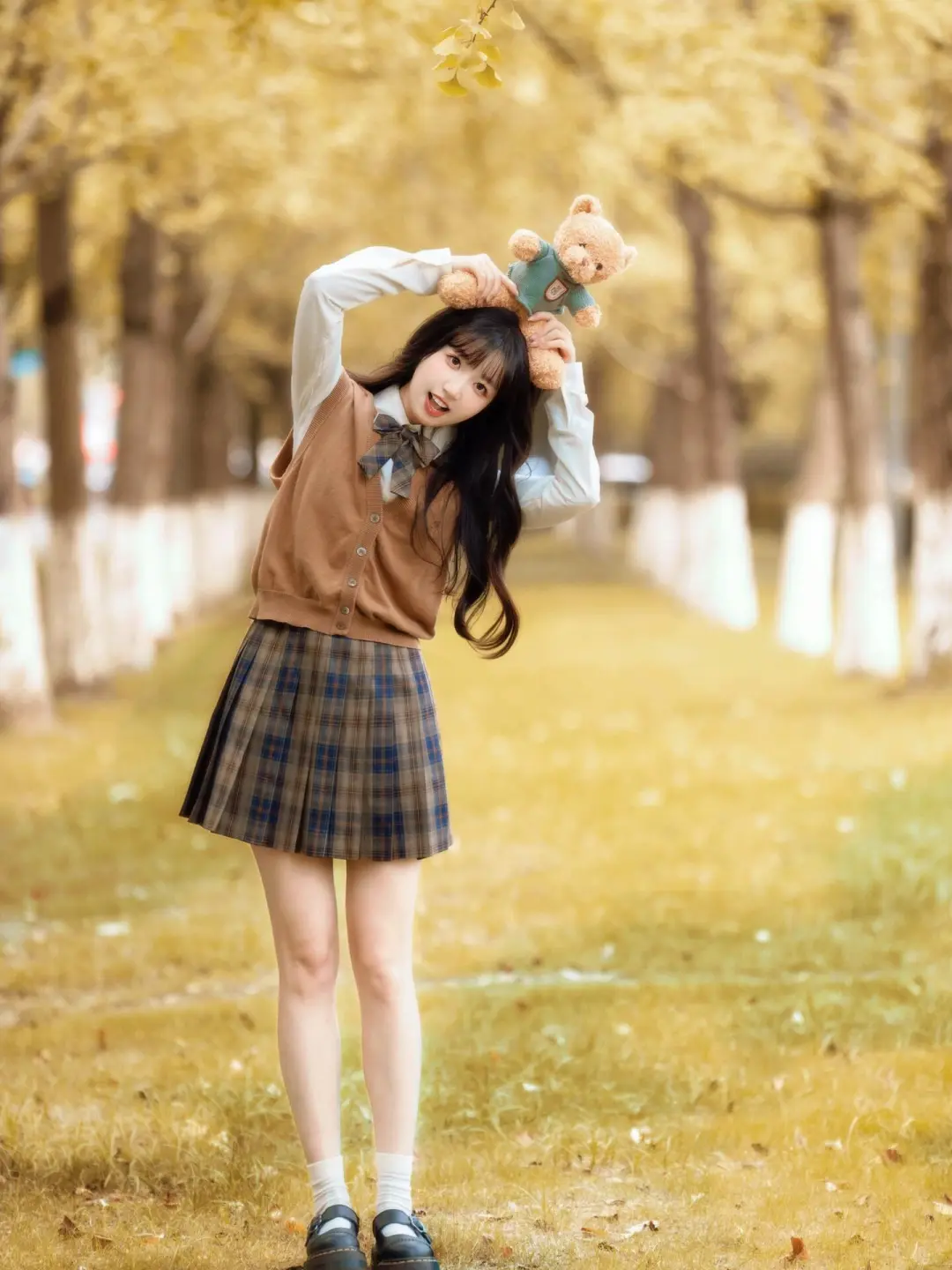 秋天银杏叶甜妹风拍照姿势，姐妹们收藏啦！
