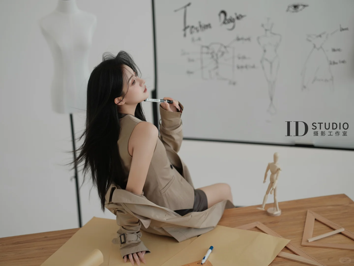 美女服装设计师👔