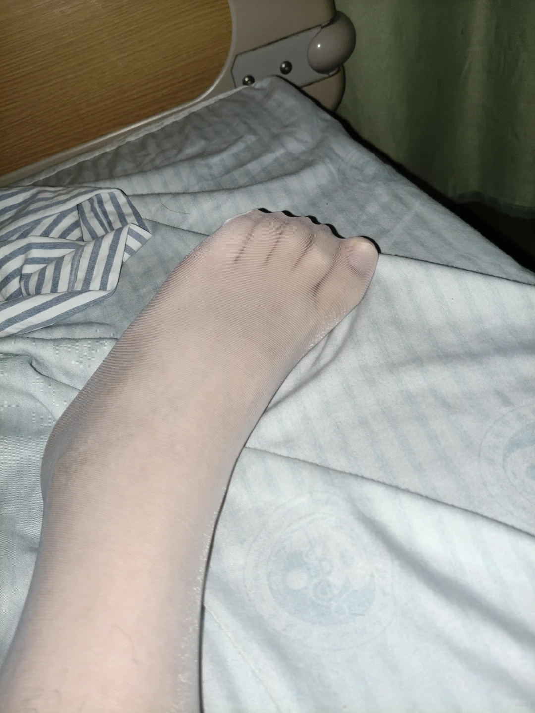 ✨白色丝袜的舒适秘密，穿上就不想脱！🧦