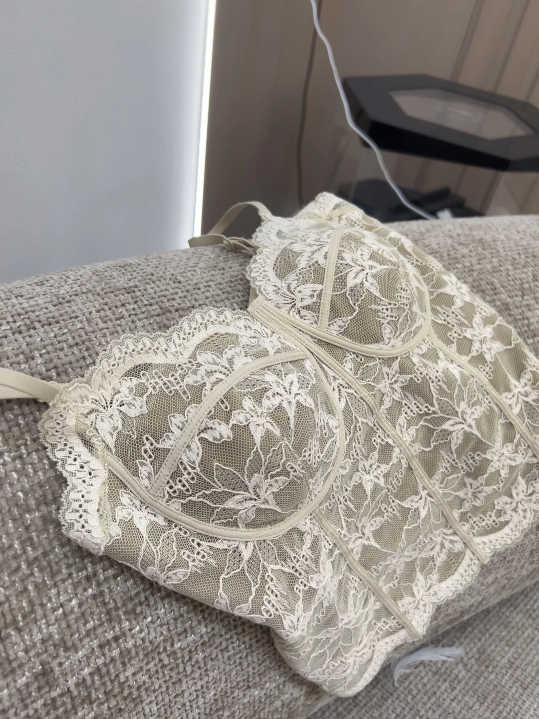 这件小胸蕾丝吊带，懂事的让人想哭！！！