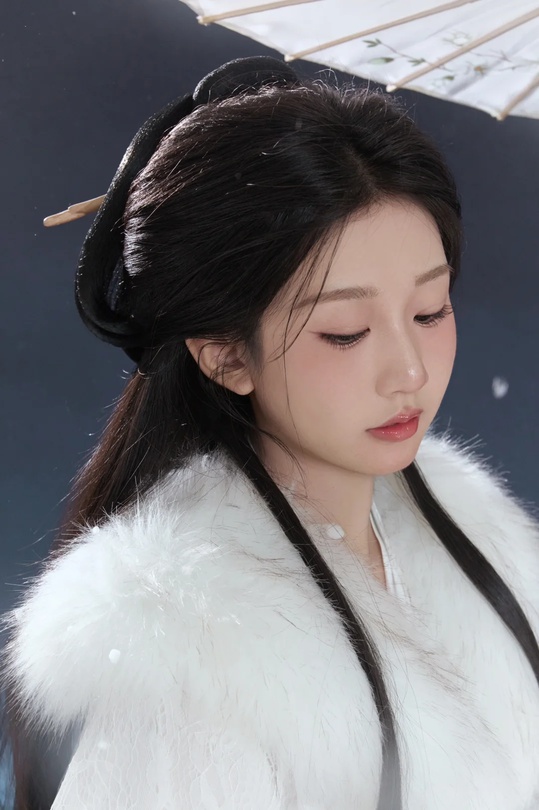 “ 岁末听雪落，浮世有清欢 ”