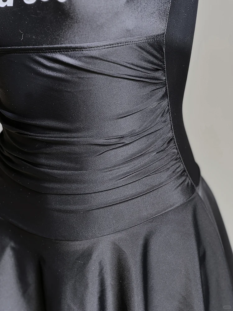 可欲可甜的运动风泳衣，泡温泉的姐妹冲呀！