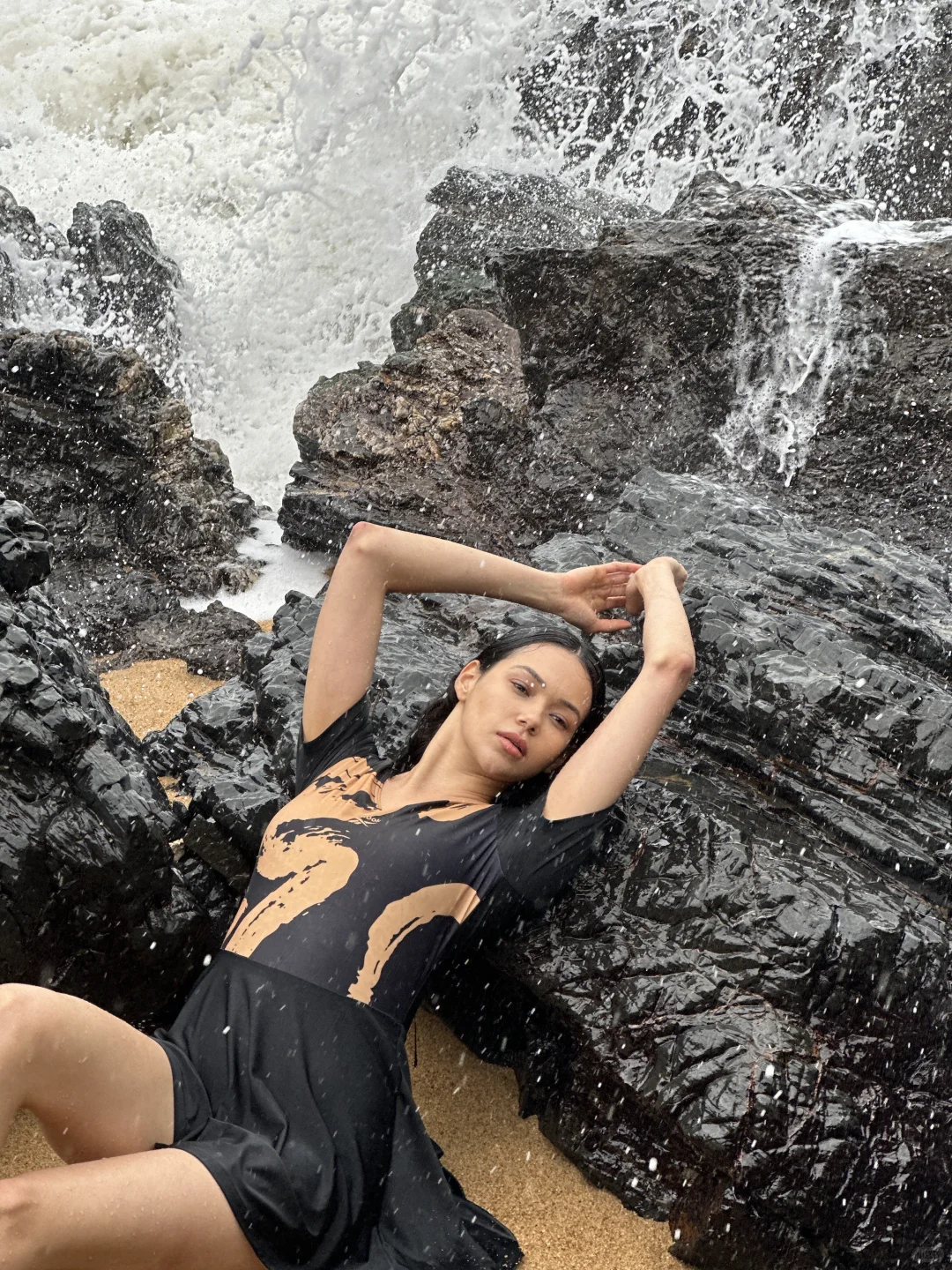 黑金泳装主题就要找黑礁石金沙滩场景