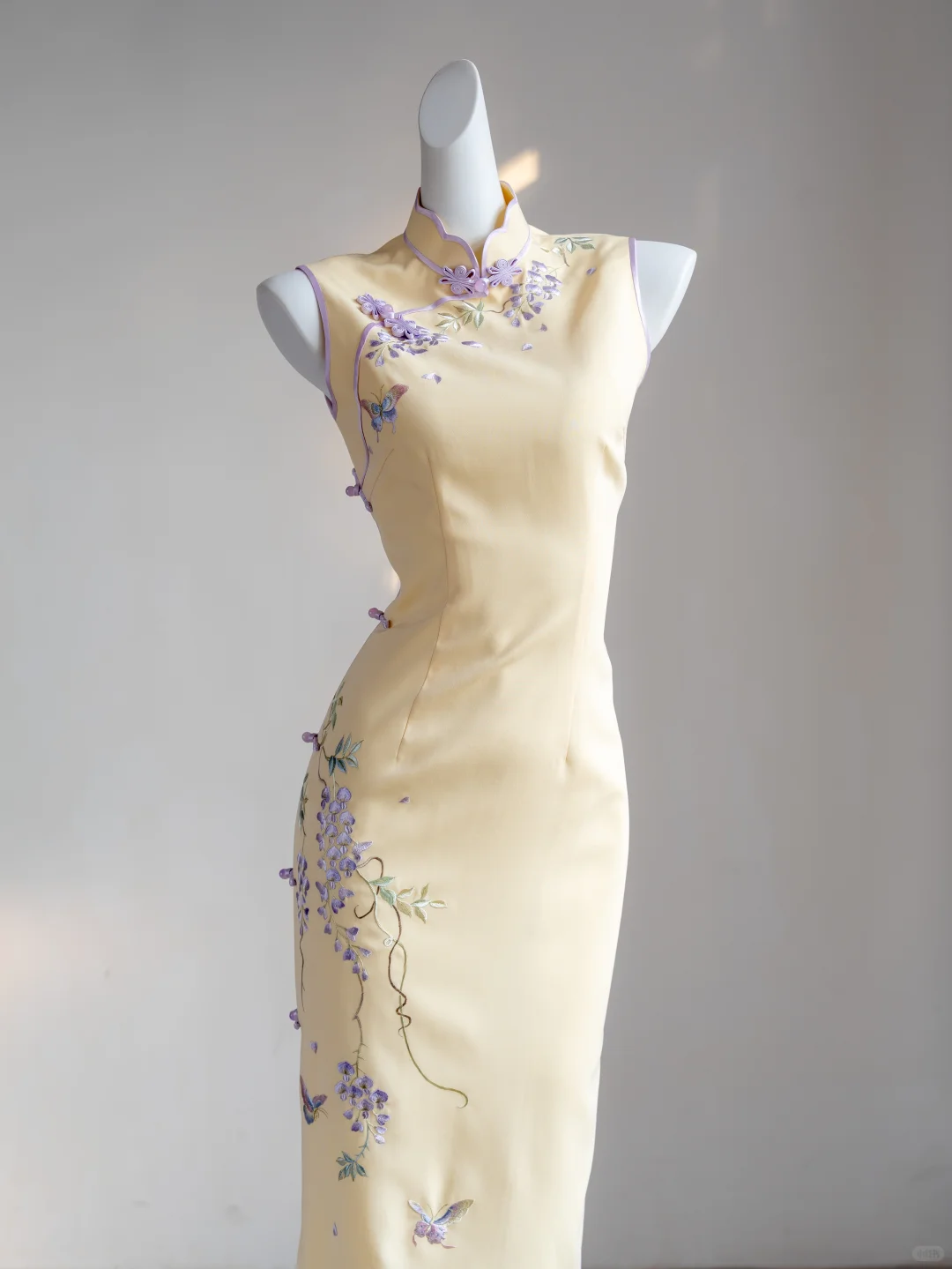 紫藤花版“紫定辉黄”旗袍真的太哇塞了！