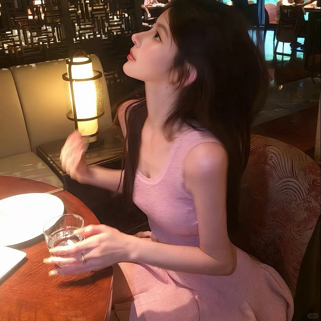 𝑾𝒆𝑪𝒉𝒂𝒕 | 千金女头