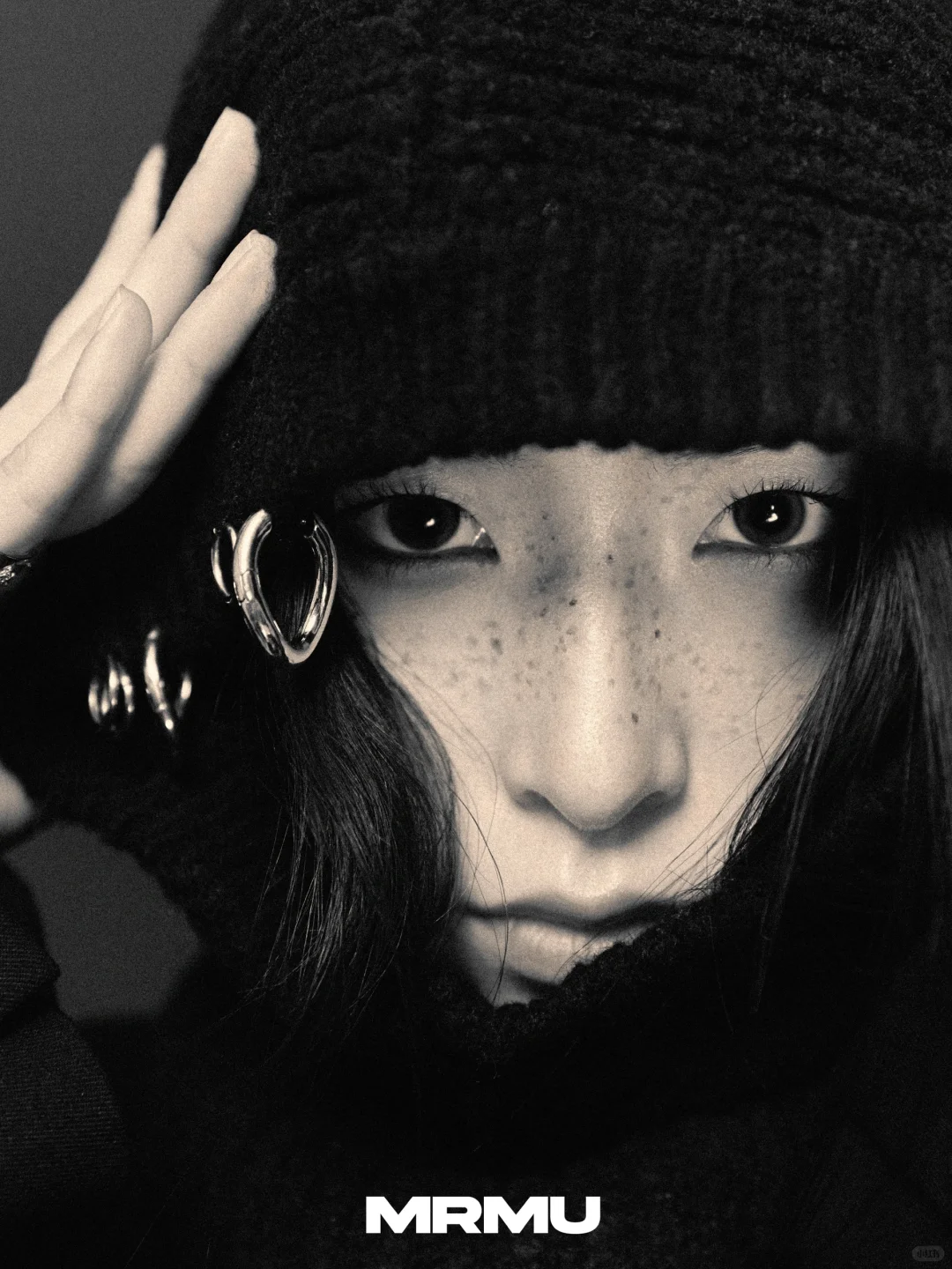 姿态即宣言—-肖像 质感 🎞️