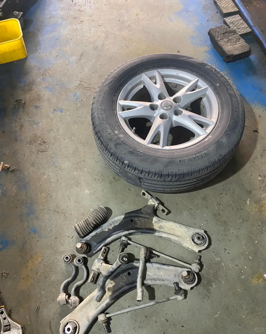 下摆臂胶套开裂有必要更换吗？