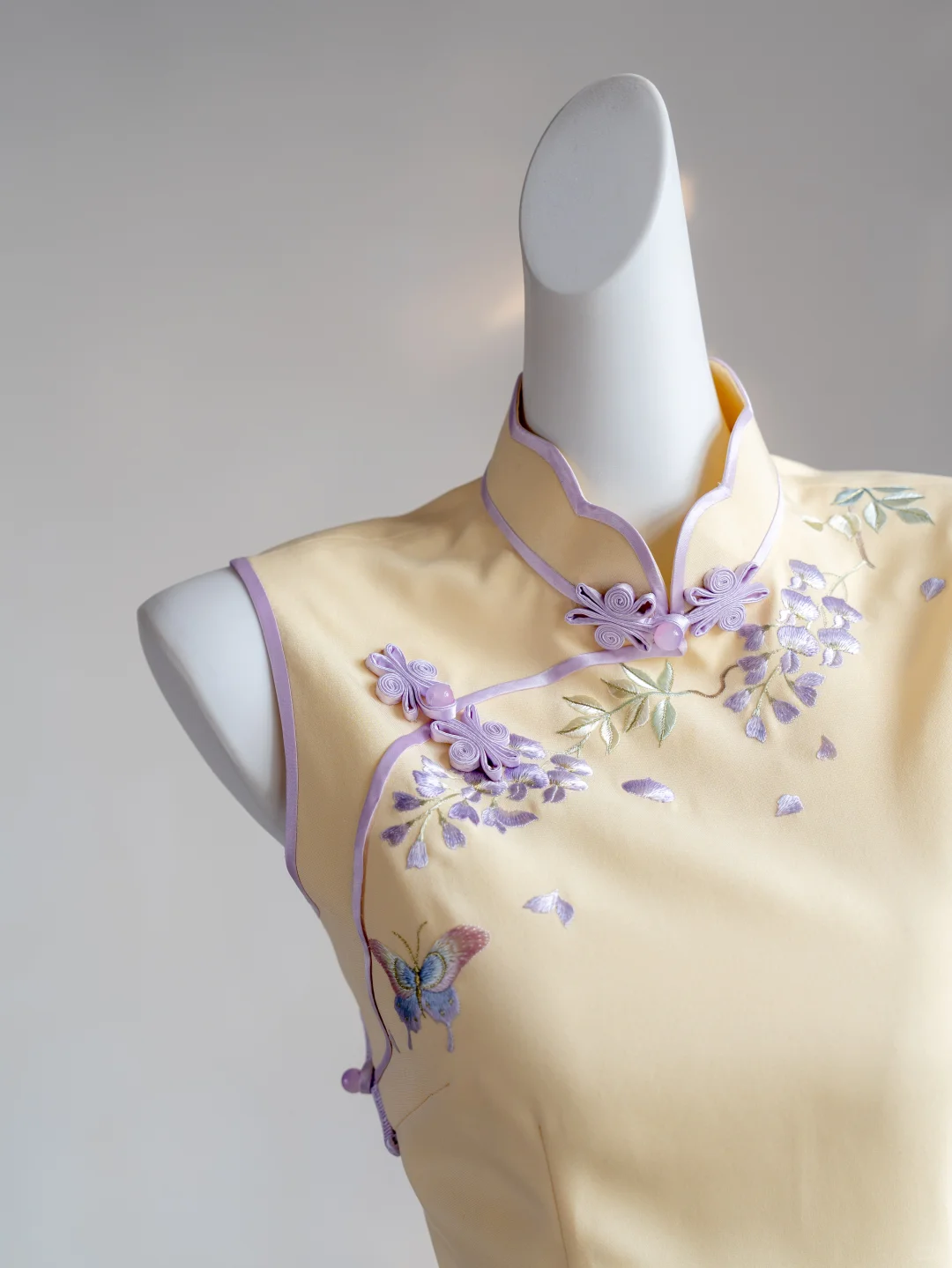 紫藤花版“紫定辉黄”旗袍真的太哇塞了！