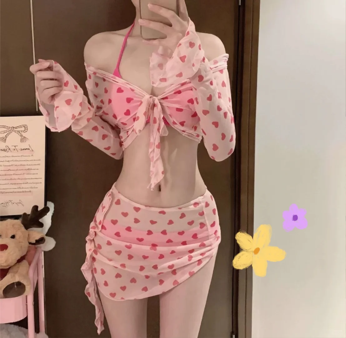 啊啊啊！粉色暴击！这套泳衣甜到报警！！