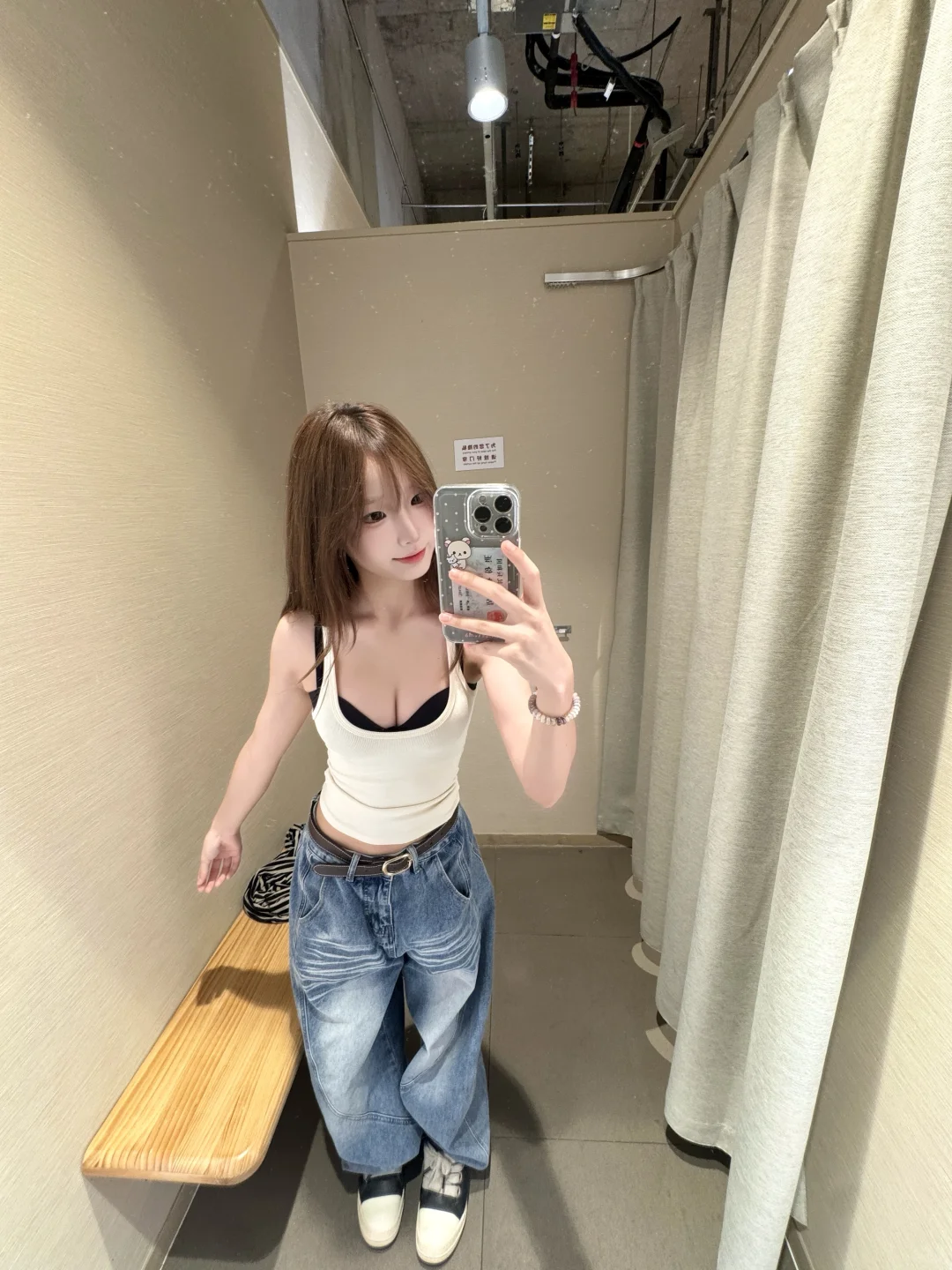 想把这件内衣和背心锁在身上