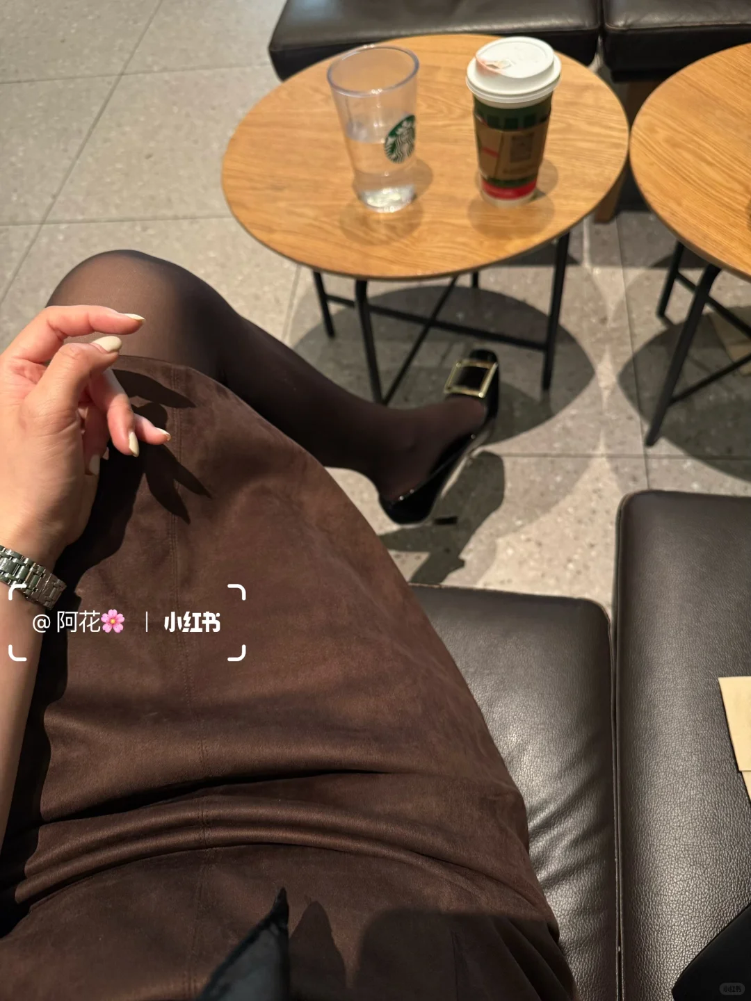 OOTD，秋冬天超爱的巧克力色丝袜~