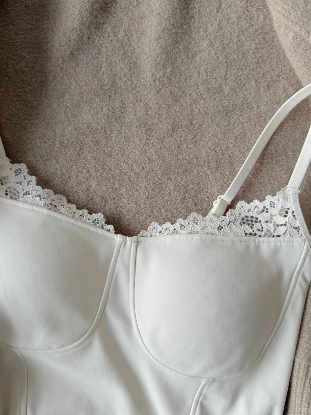 绝绝子！胸衣内搭，氛围感拉满