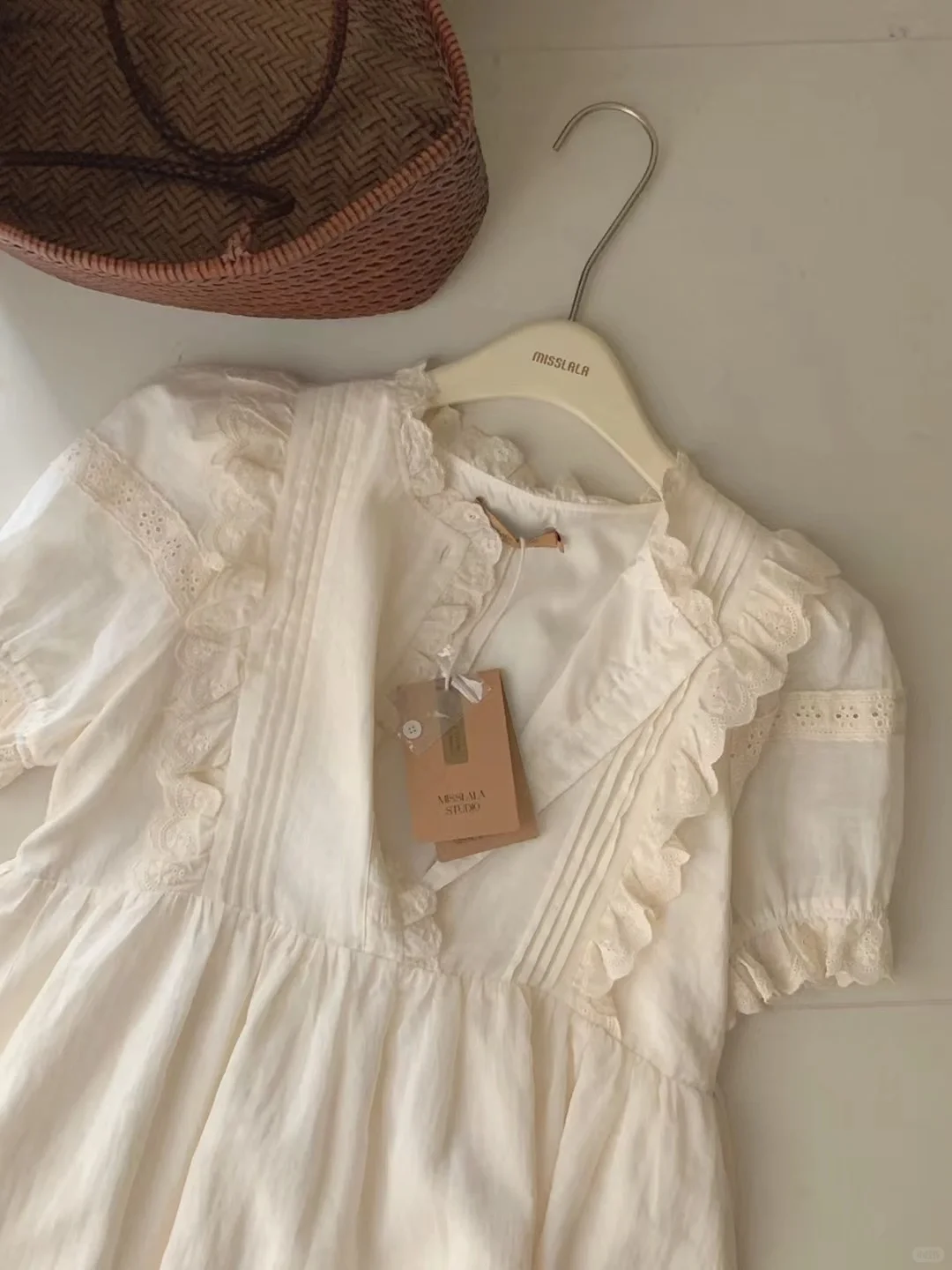 穿上就是软萌萌 让人很有保护欲的女孩子