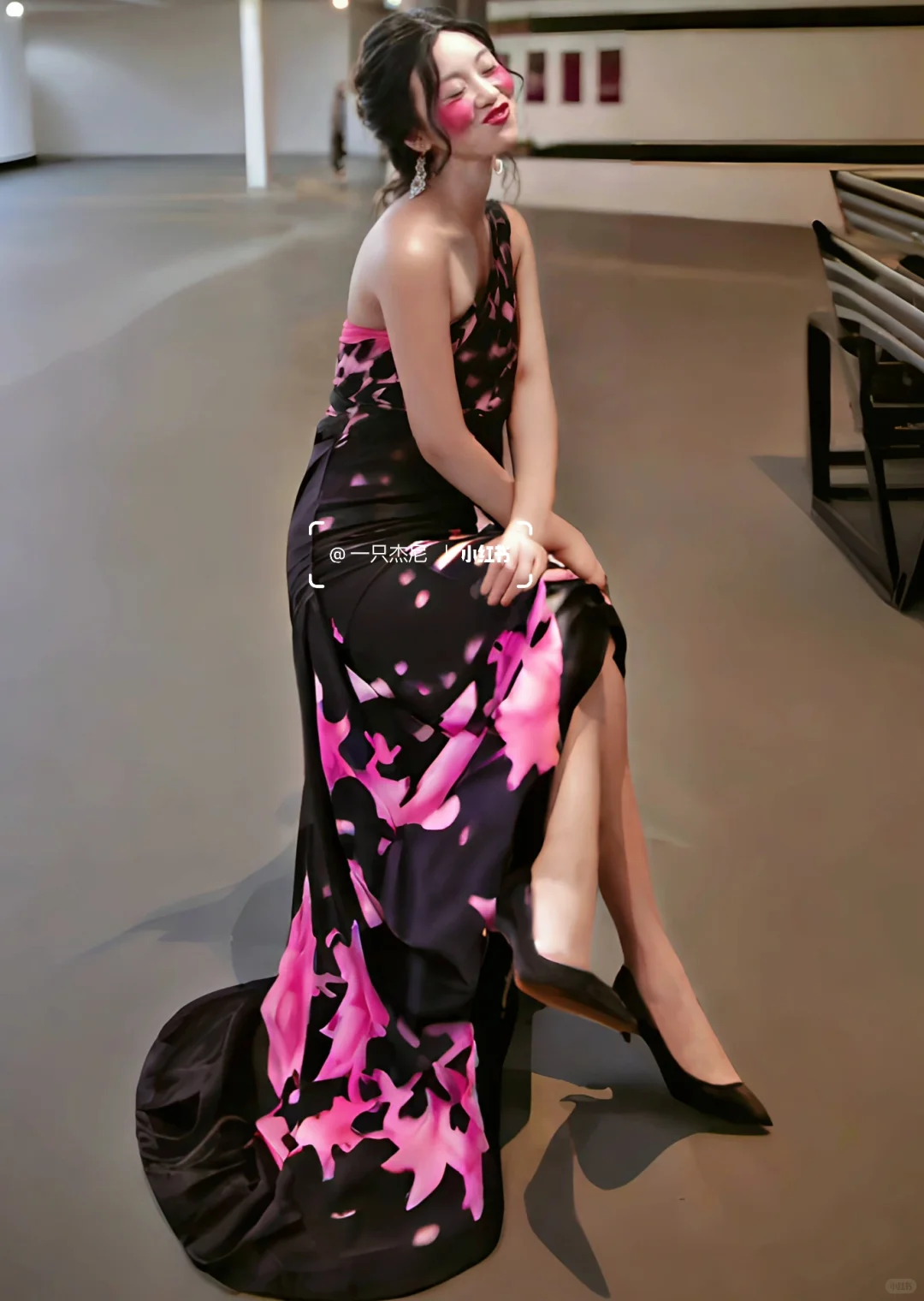 好一个闭月羞花，沉鱼落雁的绝世美人儿