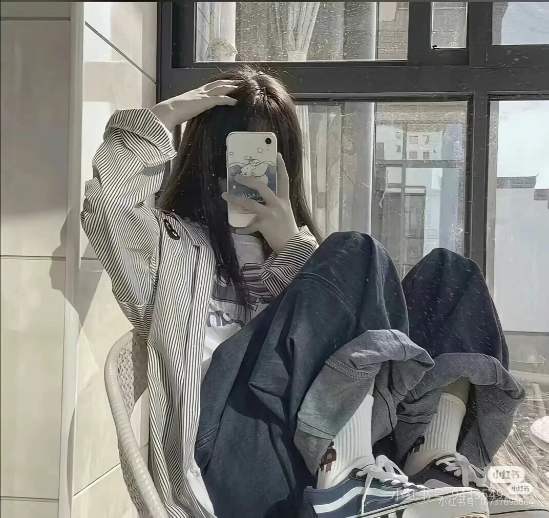 真人女头，拿图吱一声