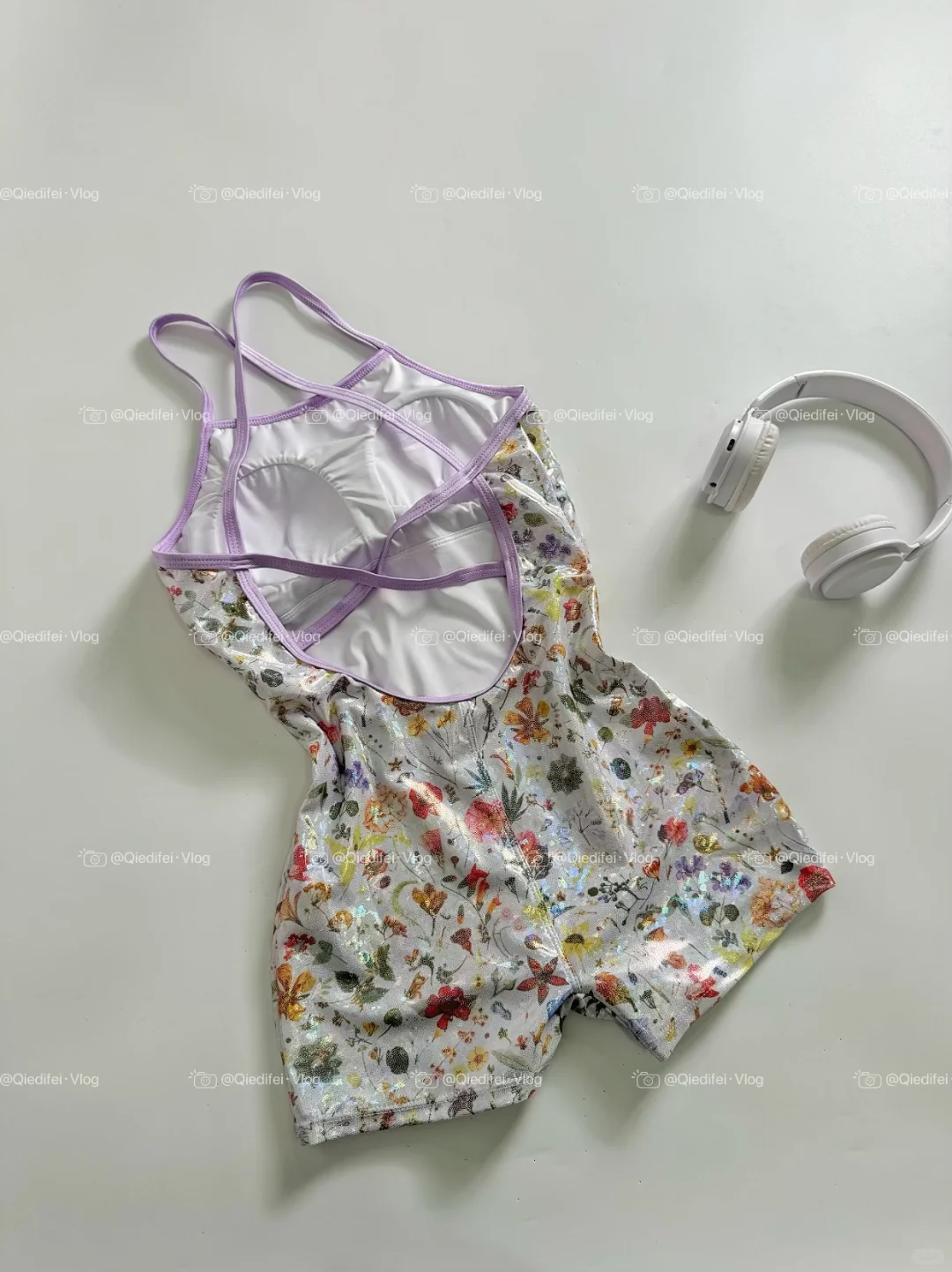 右滑~白色花海平角竞速泳衣上身效果来咯