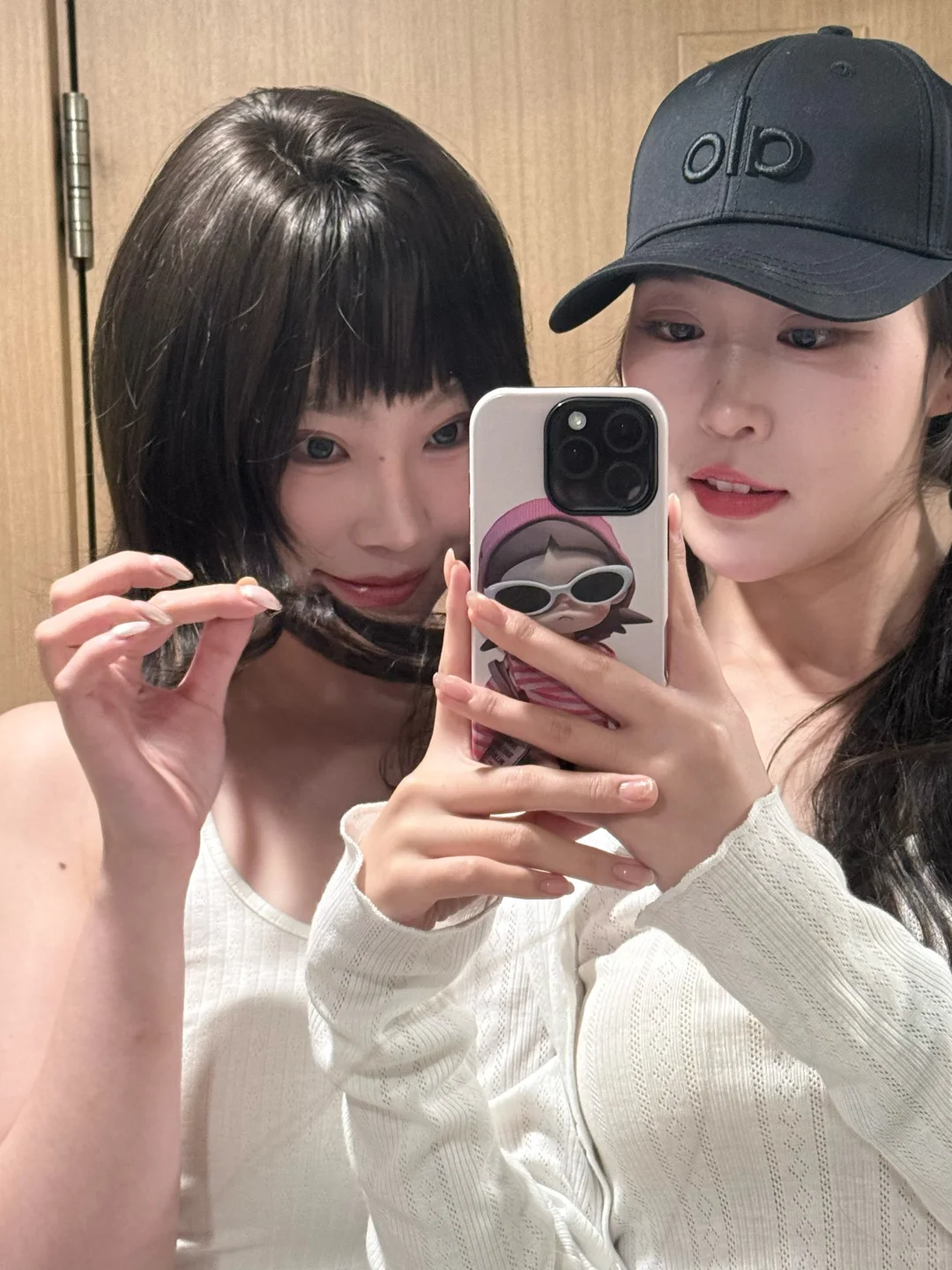 好漂亮一俩女的