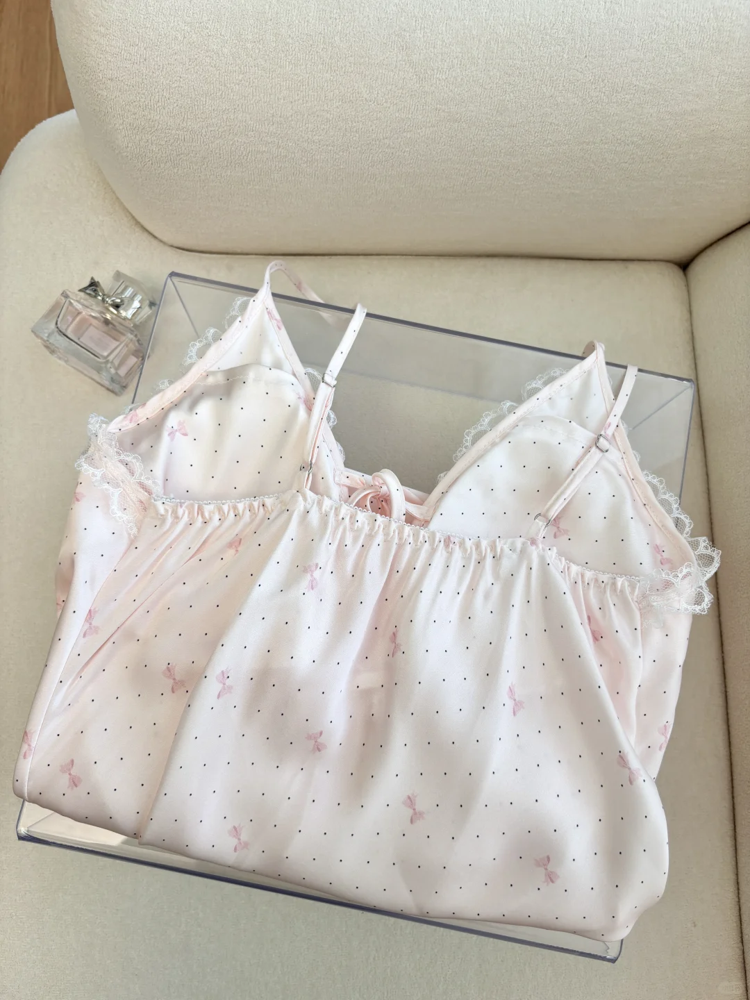 新买的粉色蝴蝶结波点睡裙🎀好嗲好少女啊～