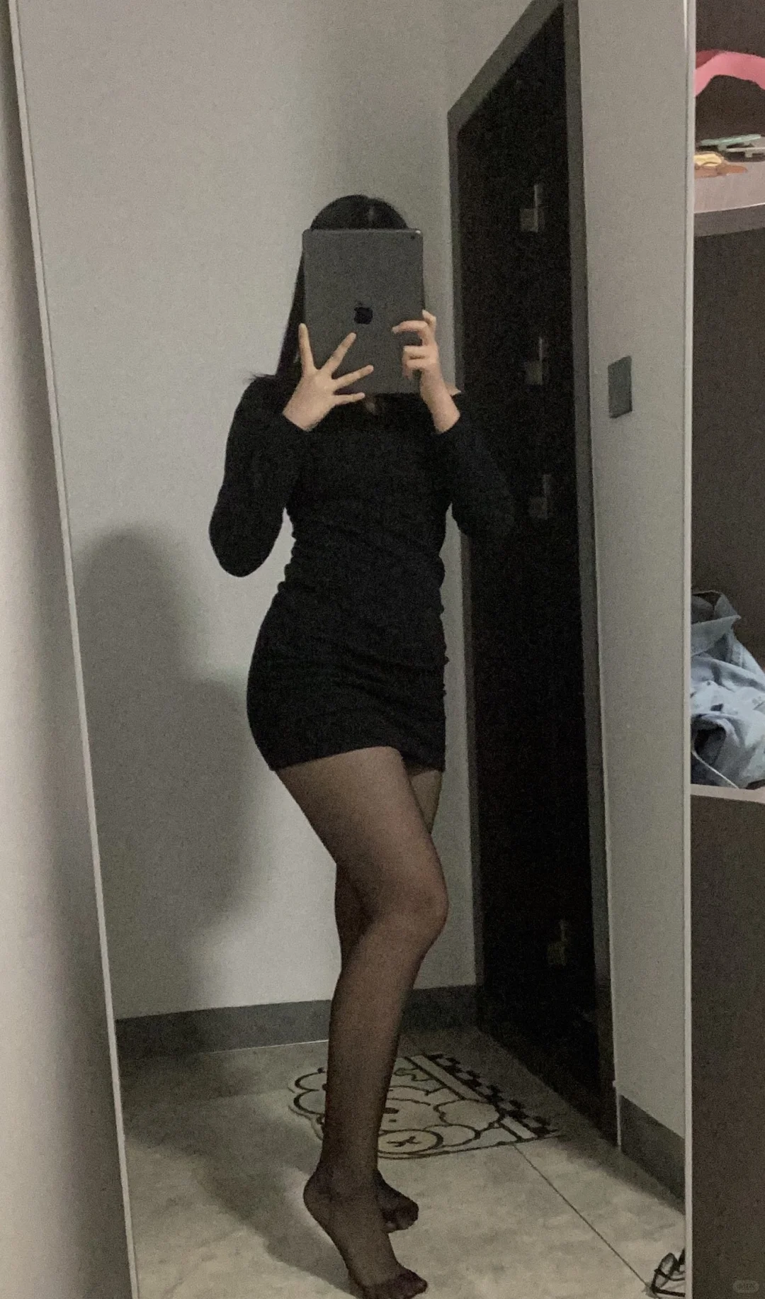 我宣布黑色紧身裙和我的粗腿超配！