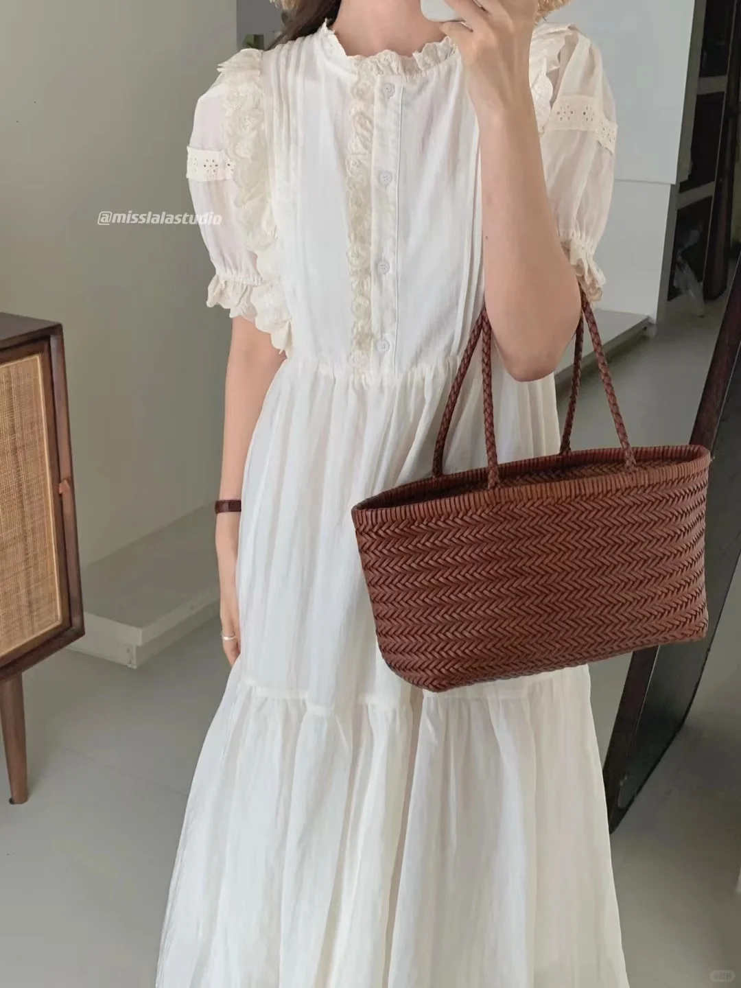 穿上就是软萌萌 让人很有保护欲的女孩子