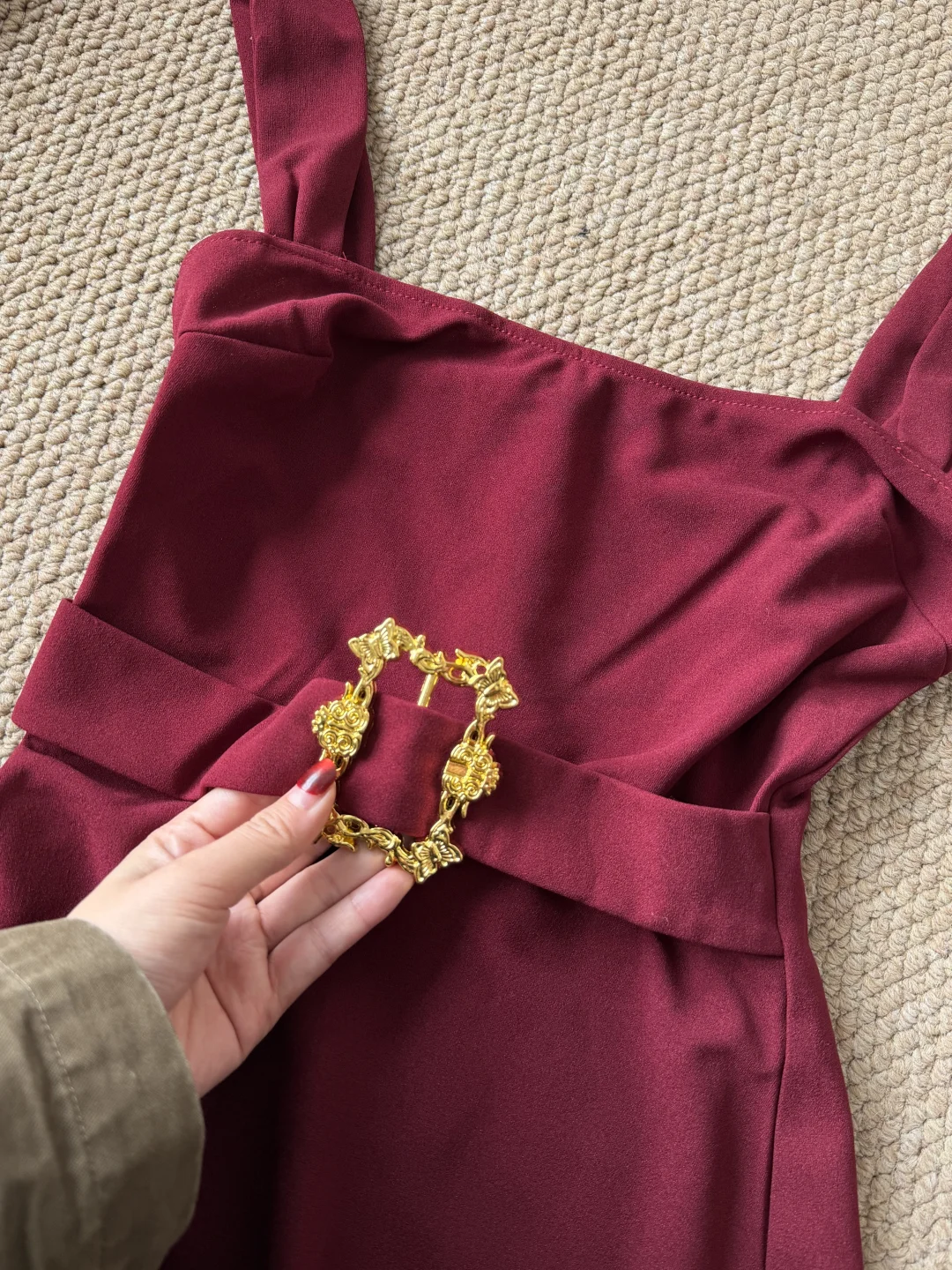 捡漏！！才30💰的勃垦第红掐腰包臀裙！好美！！