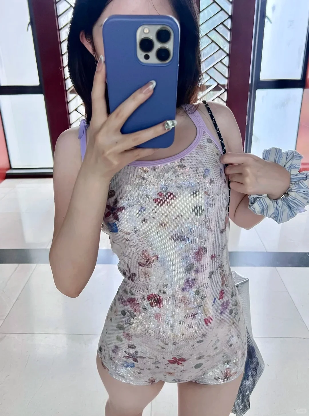 右滑~白色花海平角竞速泳衣上身效果来咯