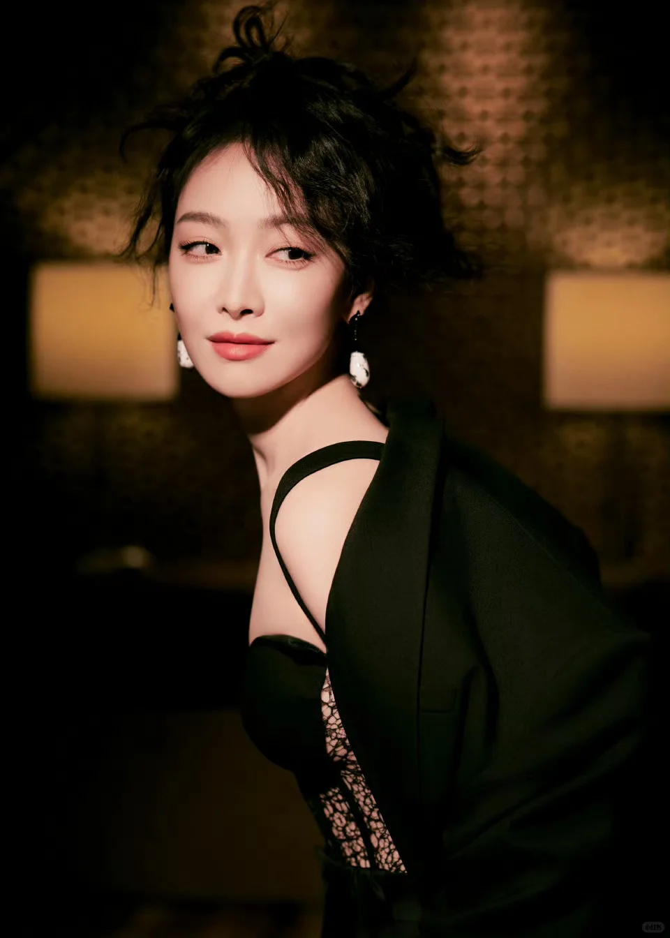 宋茜山河枕扫楼！全黑造型杀疯了🔥