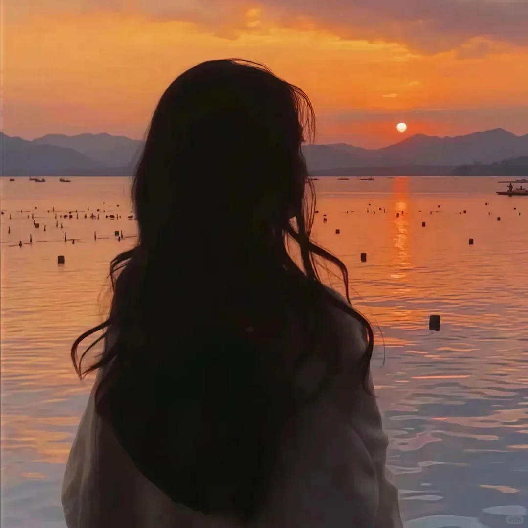 海边落日余晖｜唯美女生头像