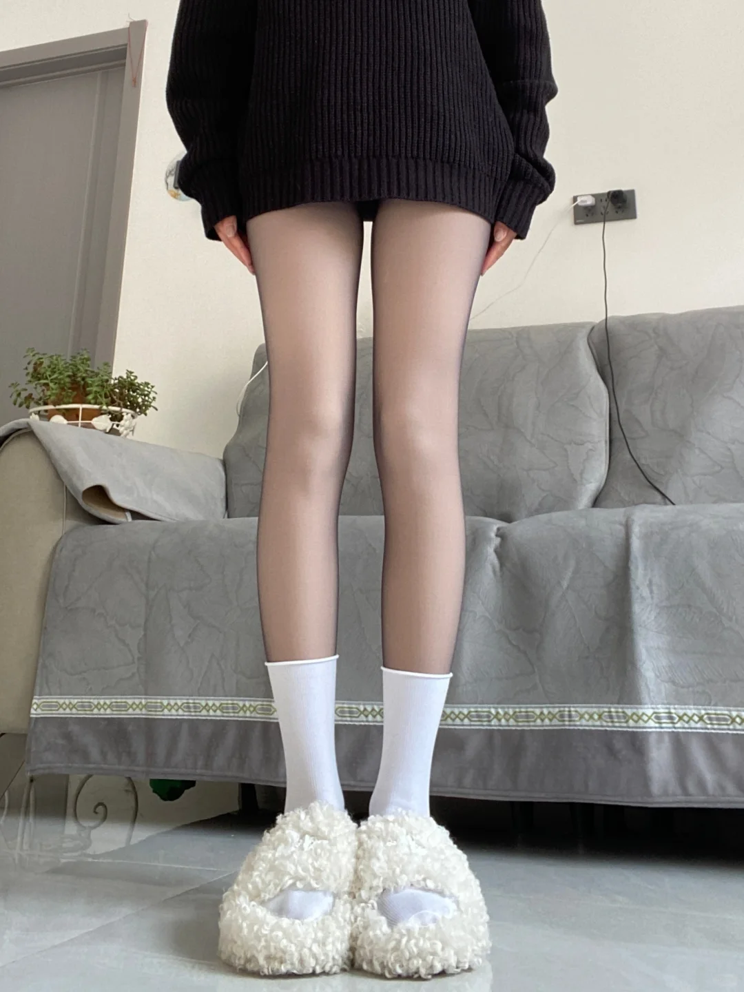 有些人表面光鲜亮丽！实际穿上加绒黑丝了😱