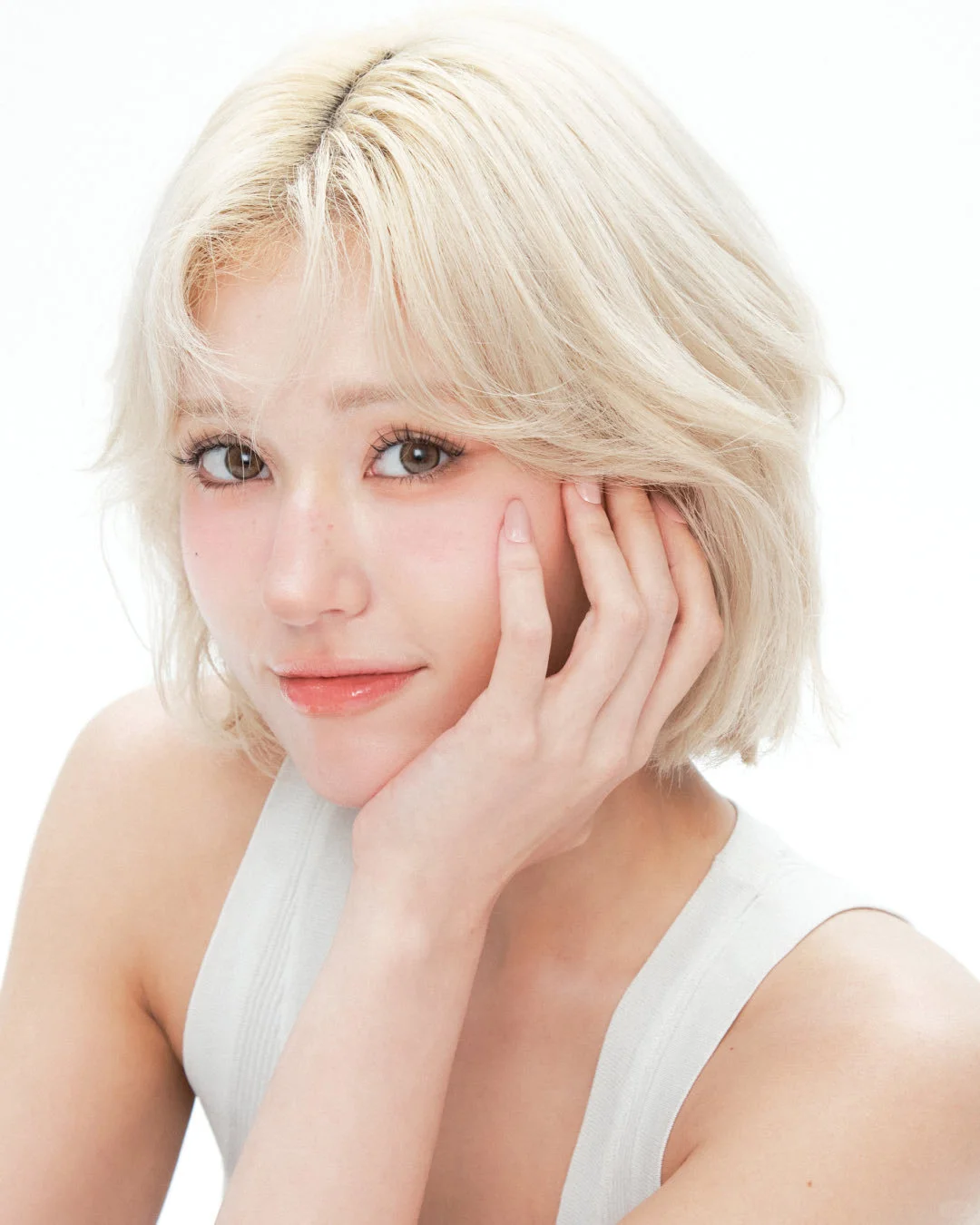 Somi彩妆新品模特图！GLYF上脸也太美了