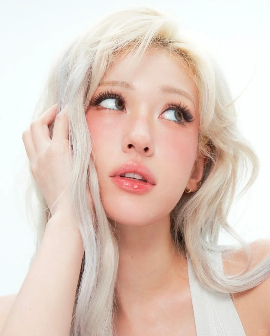 Somi彩妆新品模特图！GLYF上脸也太美了