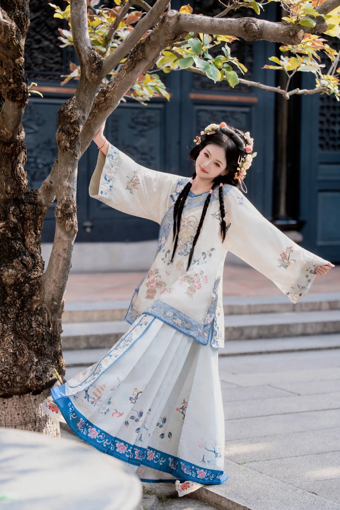 可爱型清汉女拍照姿势