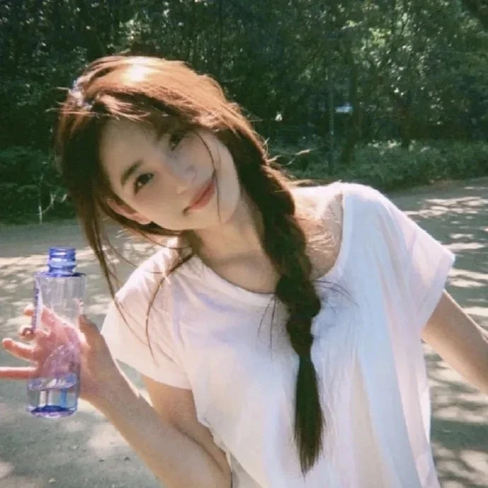 邂逅复古风女生头像