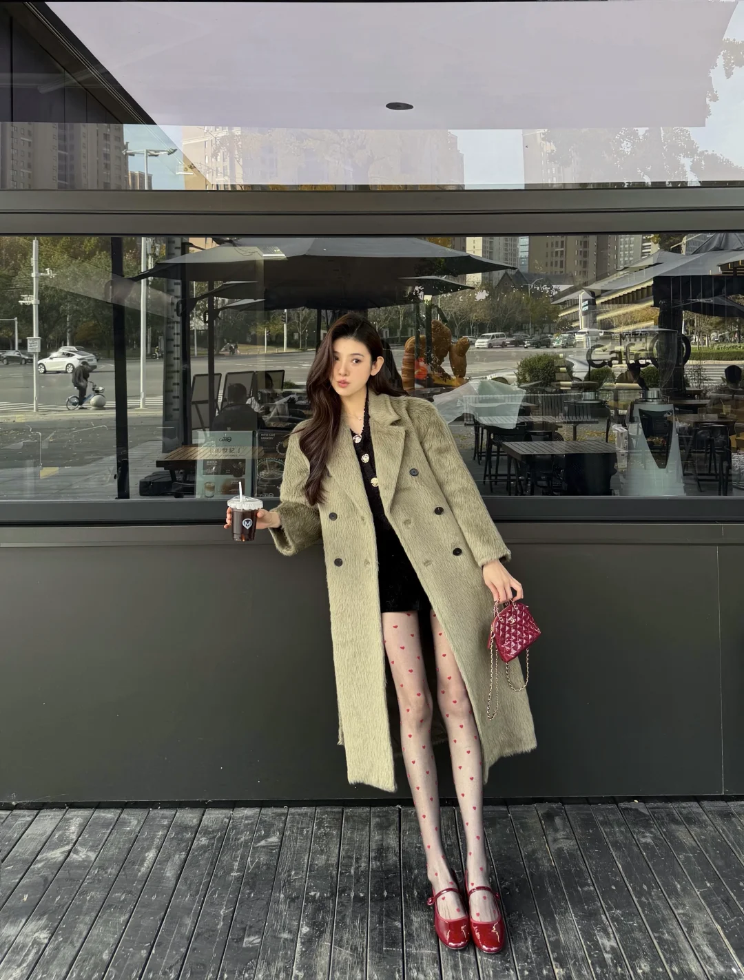 绿大衣➕红丝袜 绝美！