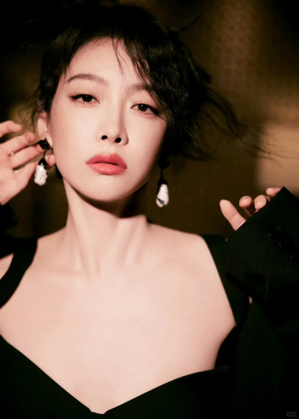 宋茜山河枕扫楼！全黑造型杀疯了🔥