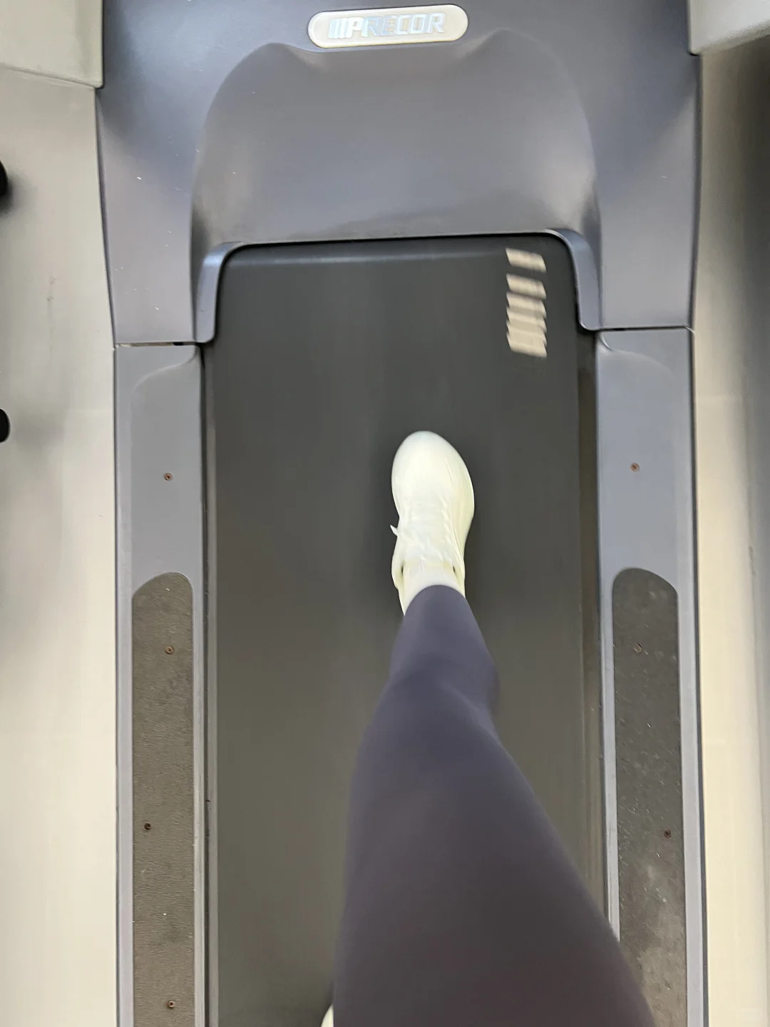 当我开始在跑步机上🏃🏻‍♀️