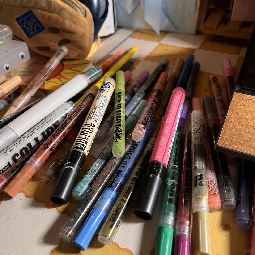 好久没手绘了…依旧是秀秀…