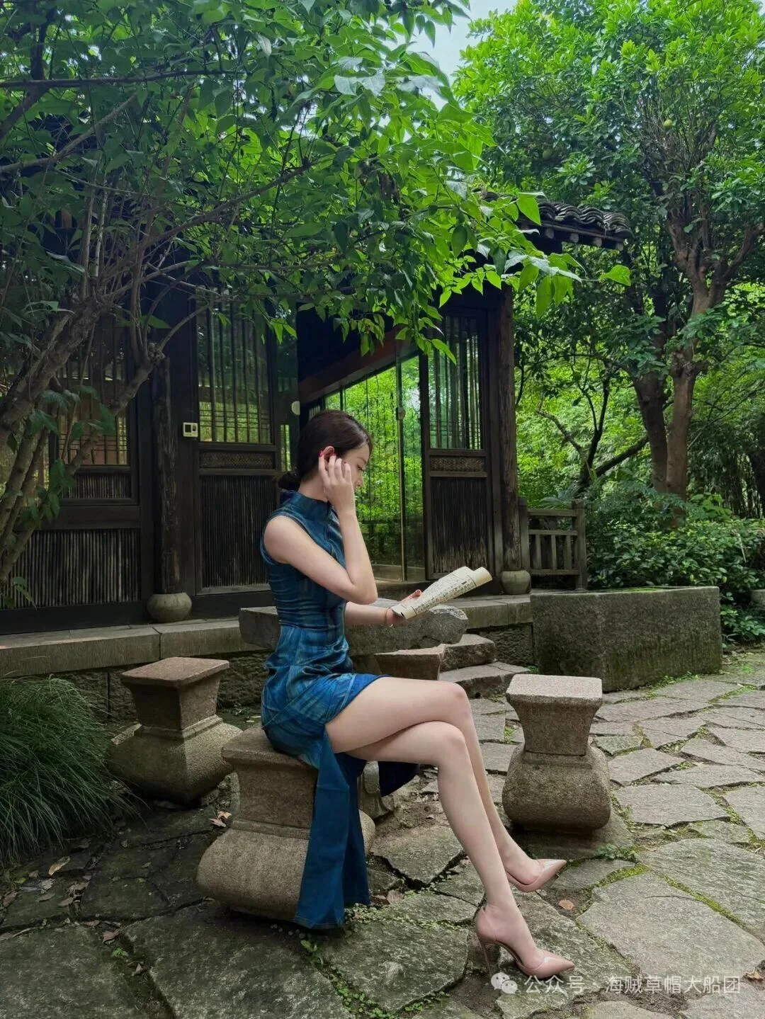 腿子白到发光！